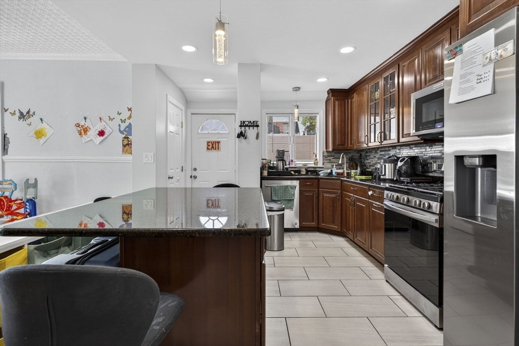 Everett, Massachusetts, 02149, United States, 3 Bedrooms Bedrooms, ,3 BathroomsBathrooms,Residential,For Sale,2048358
