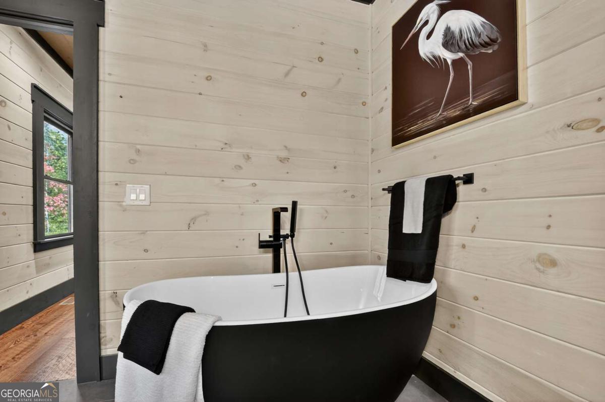 Mineral Bluff, Georgia, 30559, United States, 6 Bedrooms Bedrooms, ,3 BathroomsBathrooms,Residential,For Sale,1989738