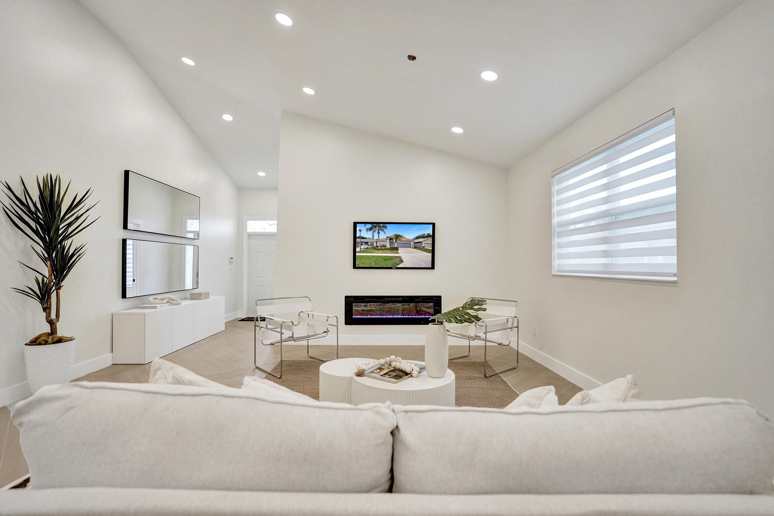 Delray Beach, Florida, 33446, United States, 4 Bedrooms Bedrooms, ,2 BathroomsBathrooms,Residential,For Sale,1898707