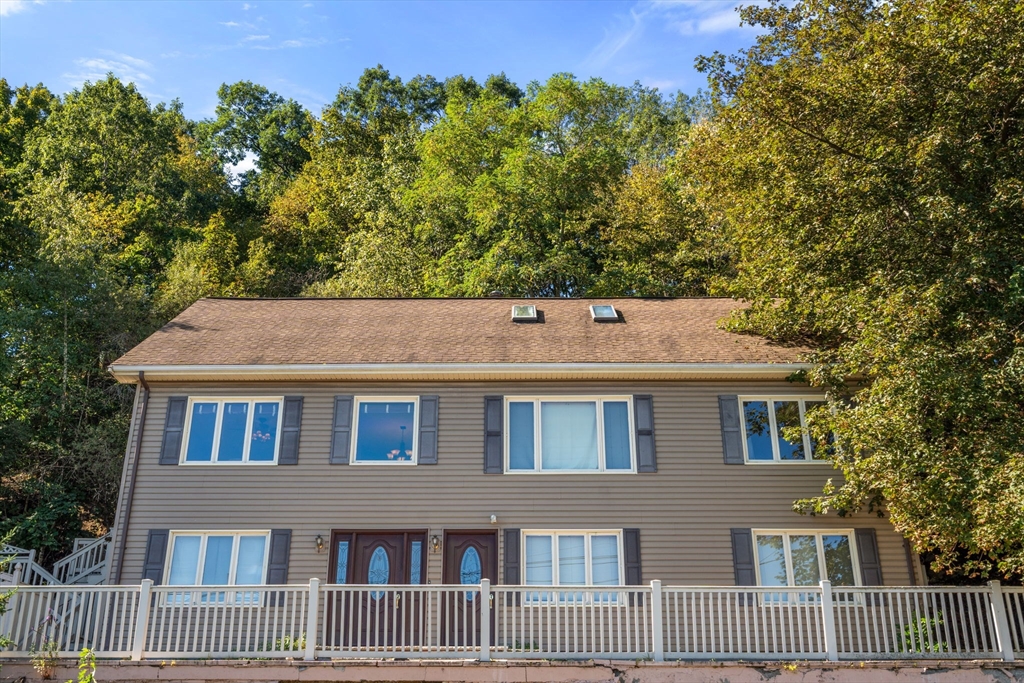Saugus, Massachusetts, 01906, United States, 5 Bedrooms Bedrooms, ,3 BathroomsBathrooms,Residential,For Sale,1932176