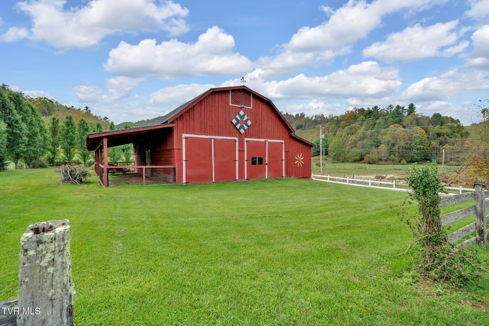 Roan Mountain, Tennessee, 37687, United States, 4 Bedrooms Bedrooms, ,2 BathroomsBathrooms,Residential,For Sale,2010992