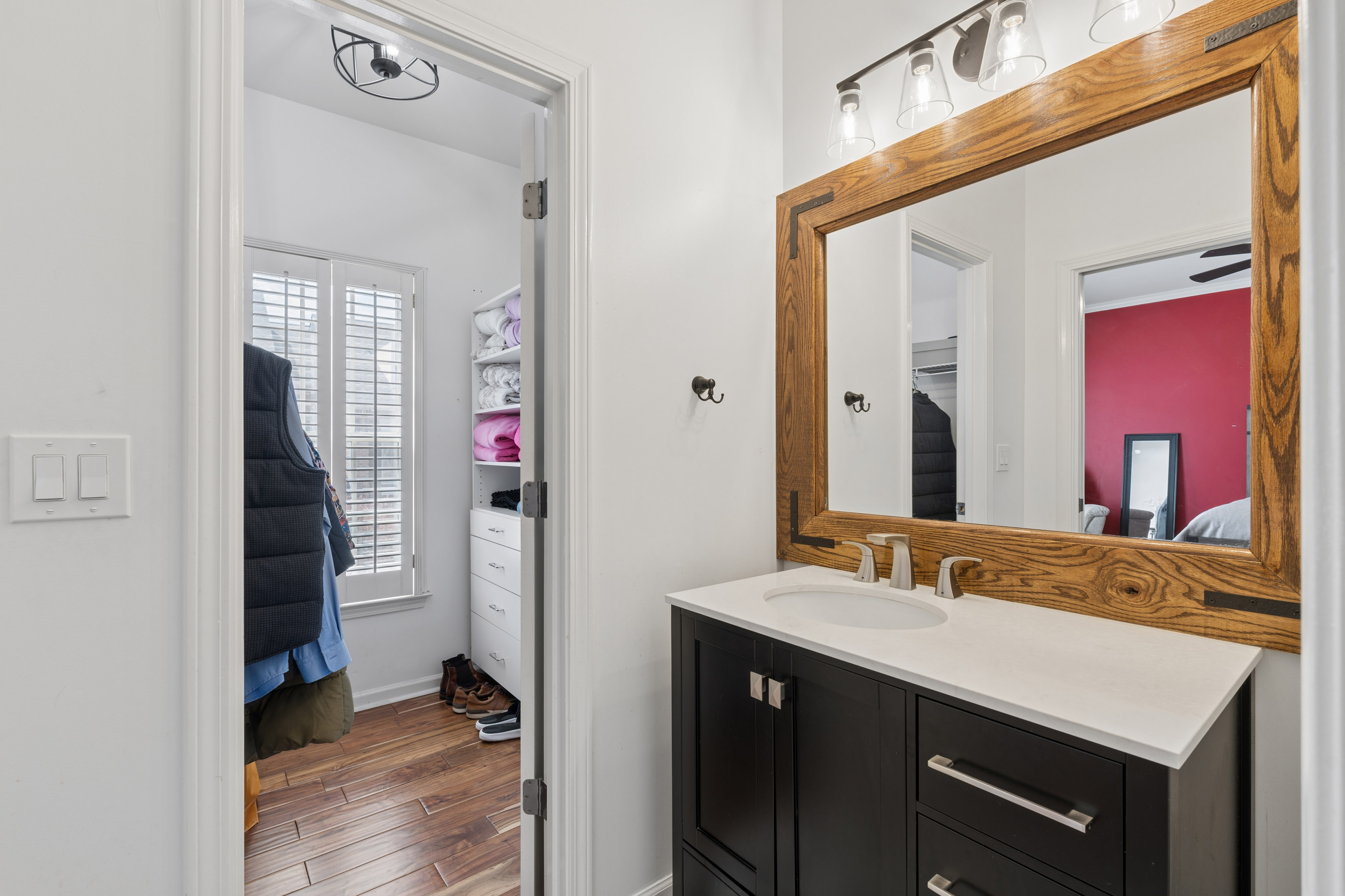  Elegant and Light-filled Townhome in Gated Olde Ivy at Vinings Community - 物件實景