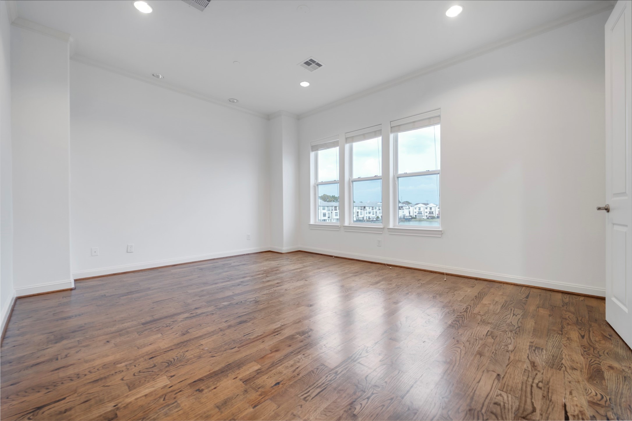 Houston, Texas, 77080, United States, 3 Bedrooms Bedrooms, ,5 BathroomsBathrooms,Residential,For Sale,1939348