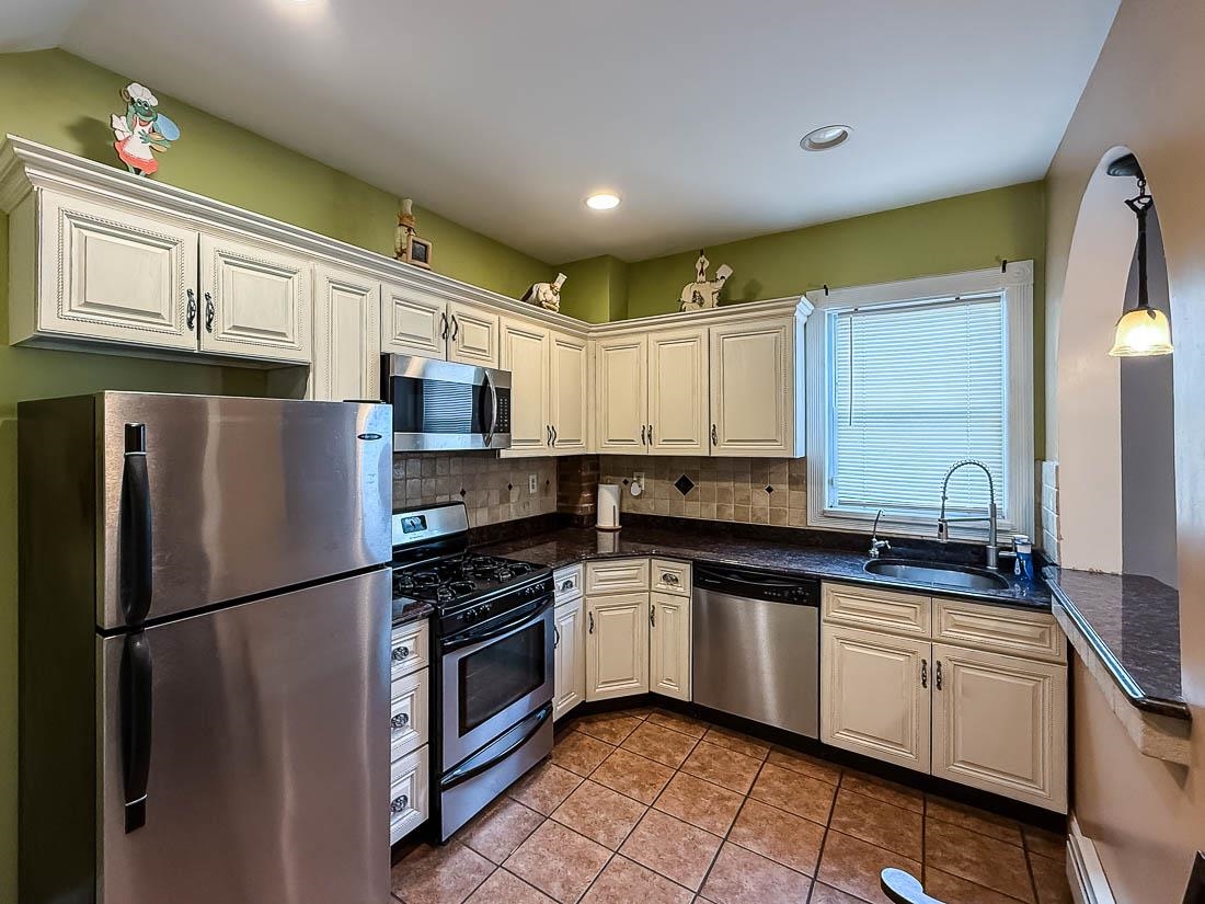 Jersey City, New Jersey, 07307, United States, 4 Bedrooms Bedrooms, ,2 BathroomsBathrooms,Residential,For Sale,1991829