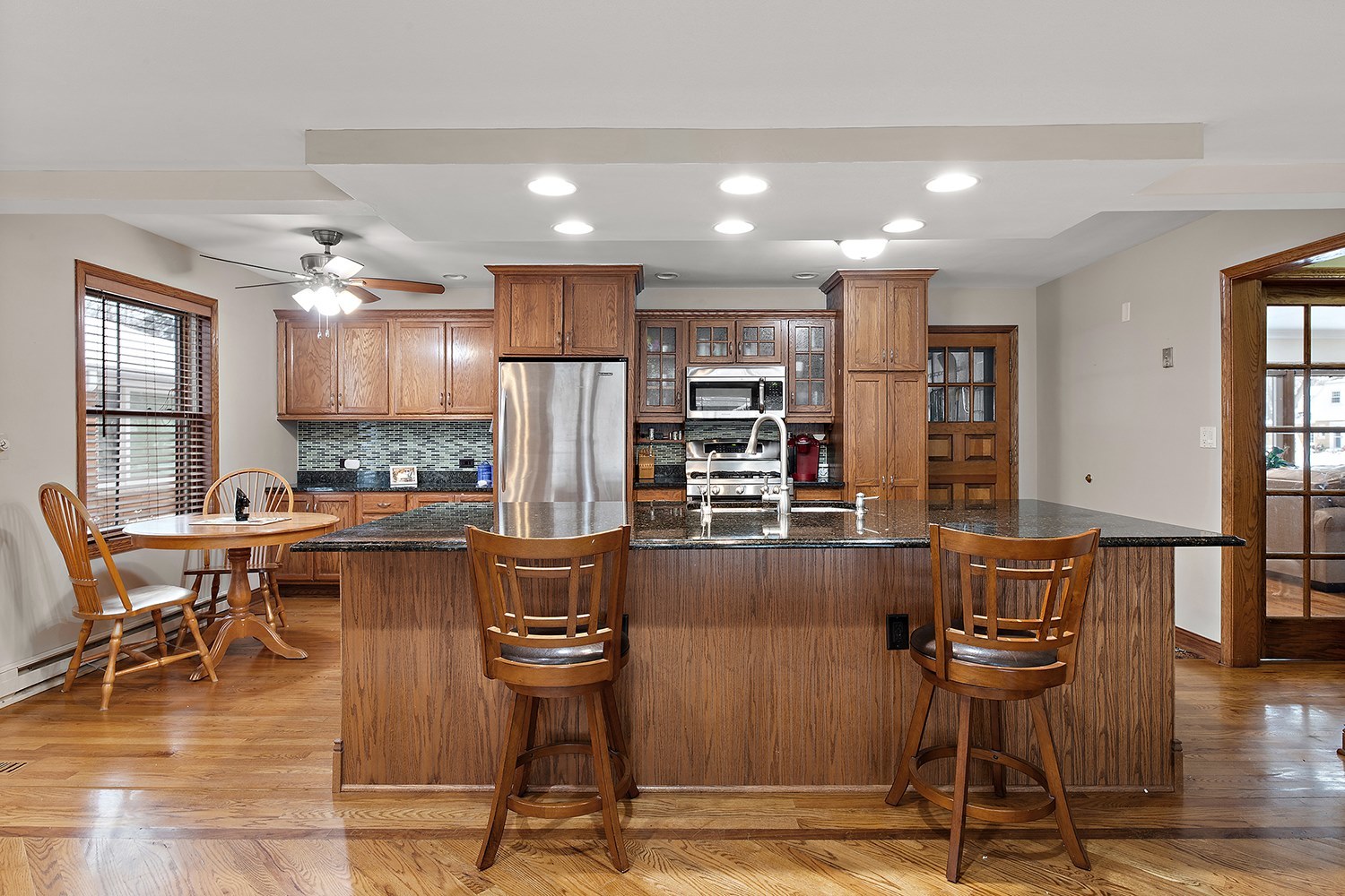 Des Plaines, Illinois, 60016, United States, 3 Bedrooms Bedrooms, ,3 BathroomsBathrooms,Residential,For Sale,2003071