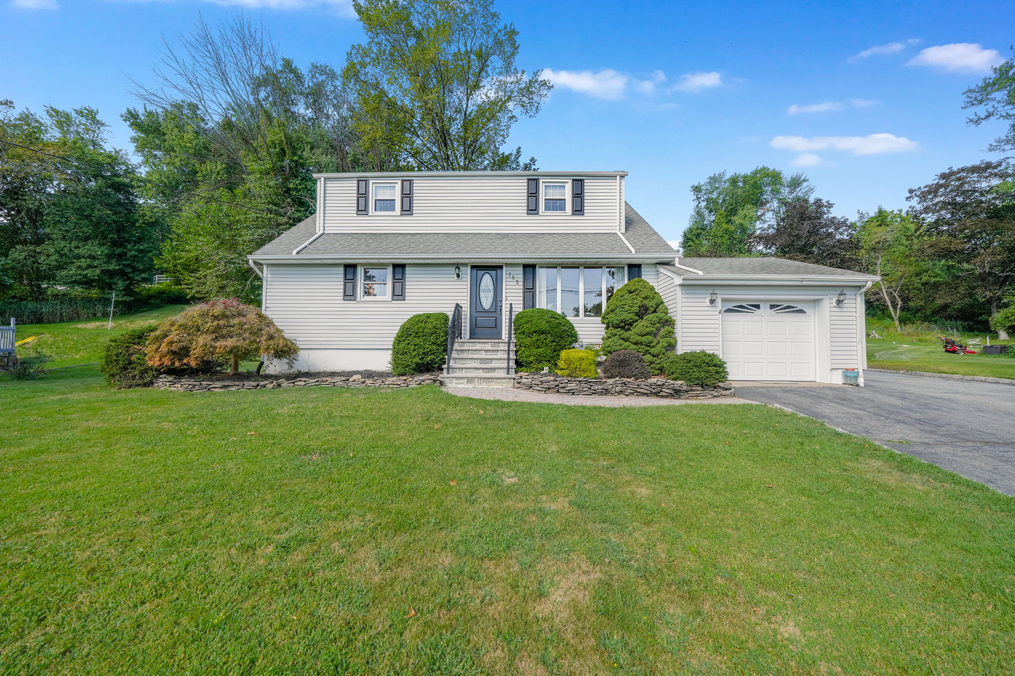 Montville, New Jersey, 07045, United States, 4 Bedrooms Bedrooms, ,2 BathroomsBathrooms,Residential,For Sale,1927850