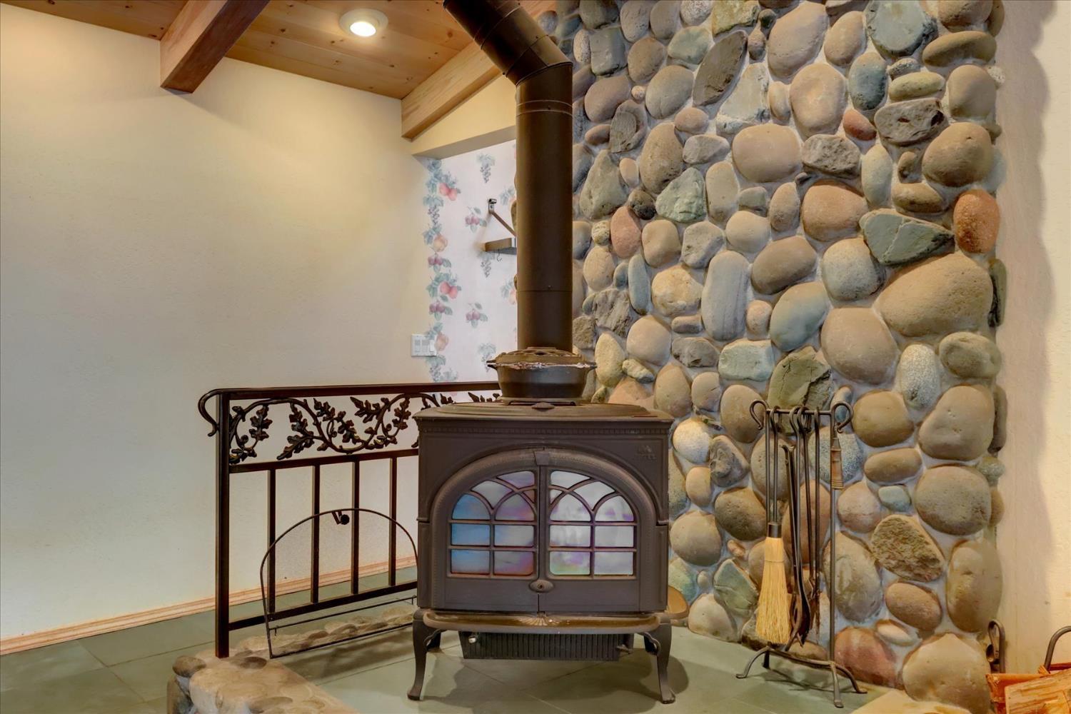 Nevada City, California, 95959, United States, 3 Bedrooms Bedrooms, ,4 BathroomsBathrooms,Residential,For Sale,1977718