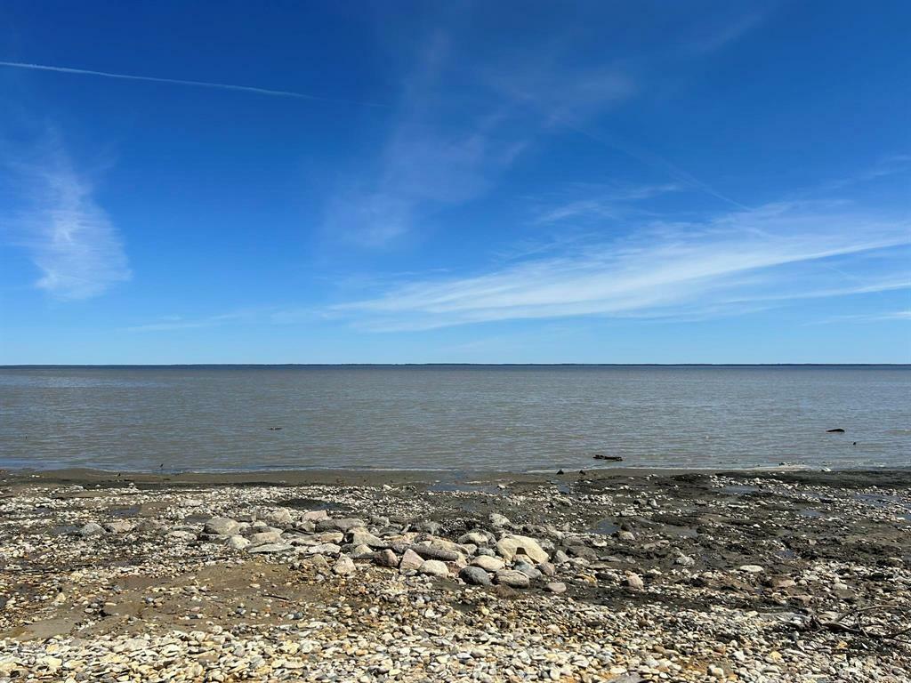 TRAVERSE BAY, Manitoba, R0E 2A0, CA, 2 Bedrooms Bedrooms, ,1 BathroomBathrooms,Residential,For Sale,1838361