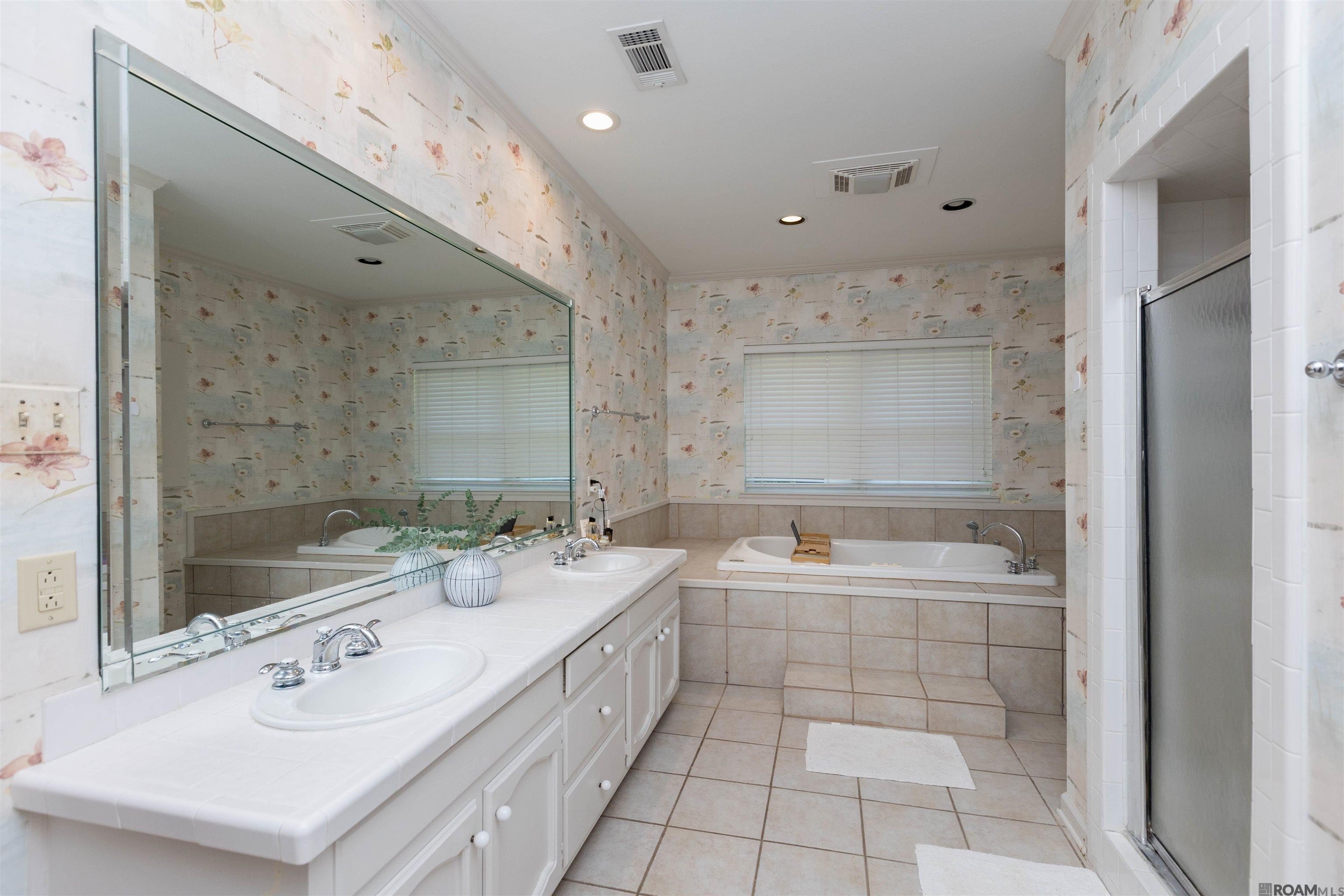 Baton Rouge, Louisiana, 70820, United States, 4 Bedrooms Bedrooms, ,3 BathroomsBathrooms,Residential,For Sale,1980276