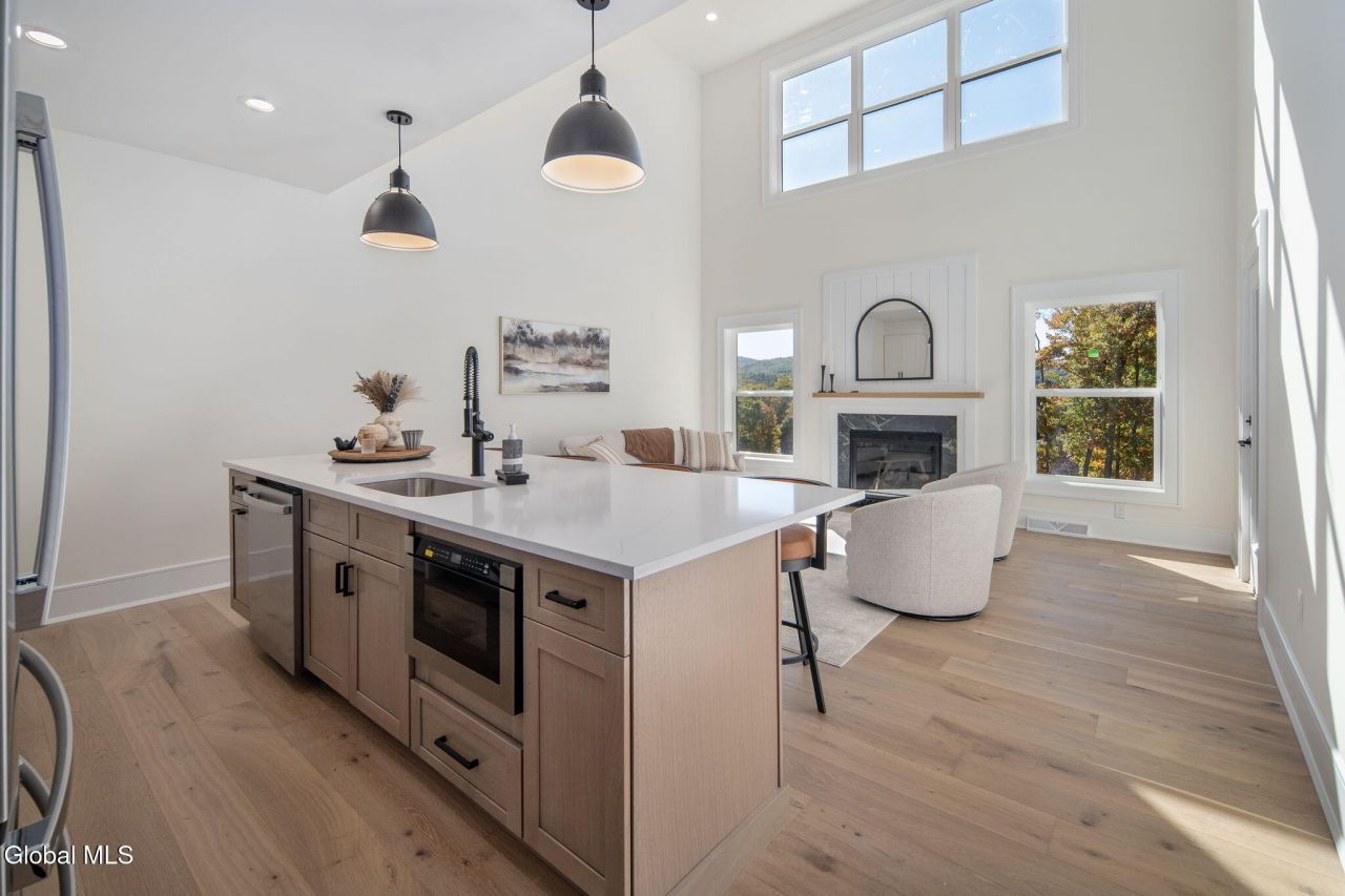 Lake George, New York, 12845, United States, 3 Bedrooms Bedrooms, ,3 BathroomsBathrooms,Residential,For Sale,1961144