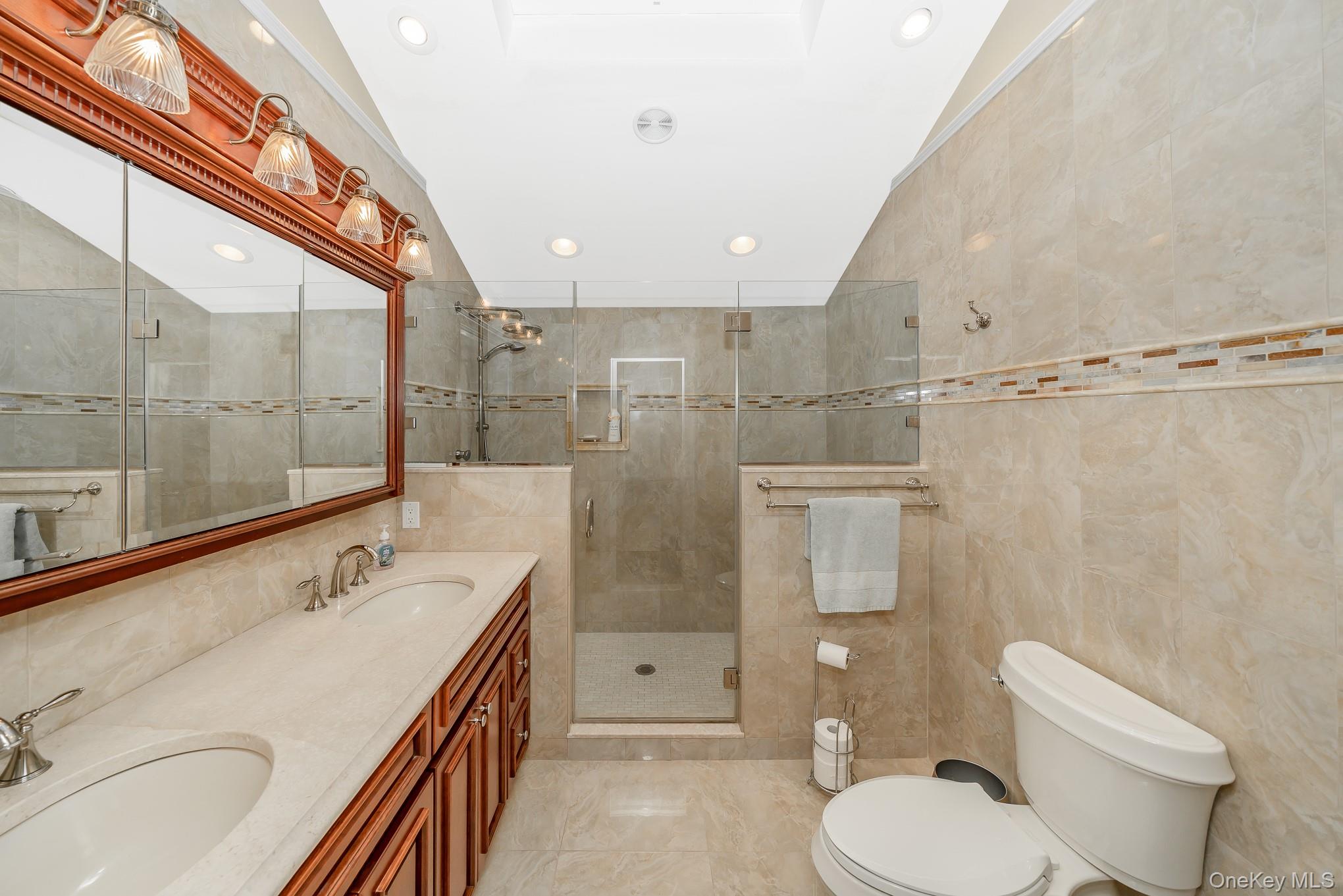 West Islip, New York, 11795, United States, 5 Bedrooms Bedrooms, ,5 BathroomsBathrooms,Residential,For Sale,1943882