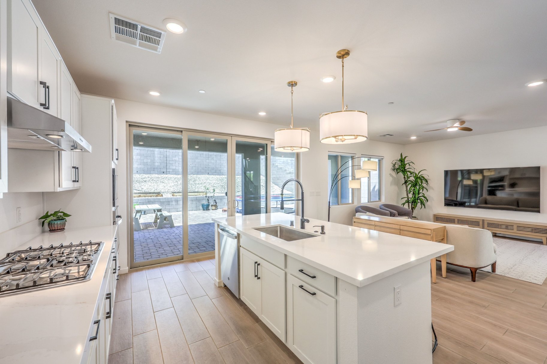  Beautifully Upgraded 2-Story Home in a Gated Community in Summerlin West - 物件實景