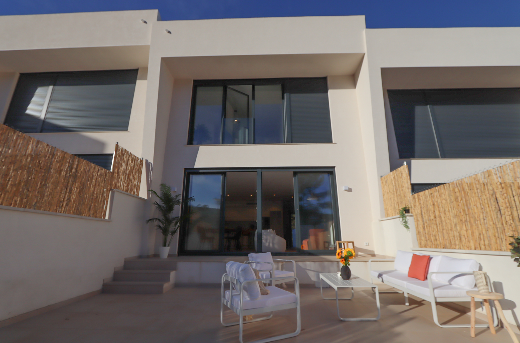  Sustainable design family house with spacious rooms and swimming pool - 物件實景