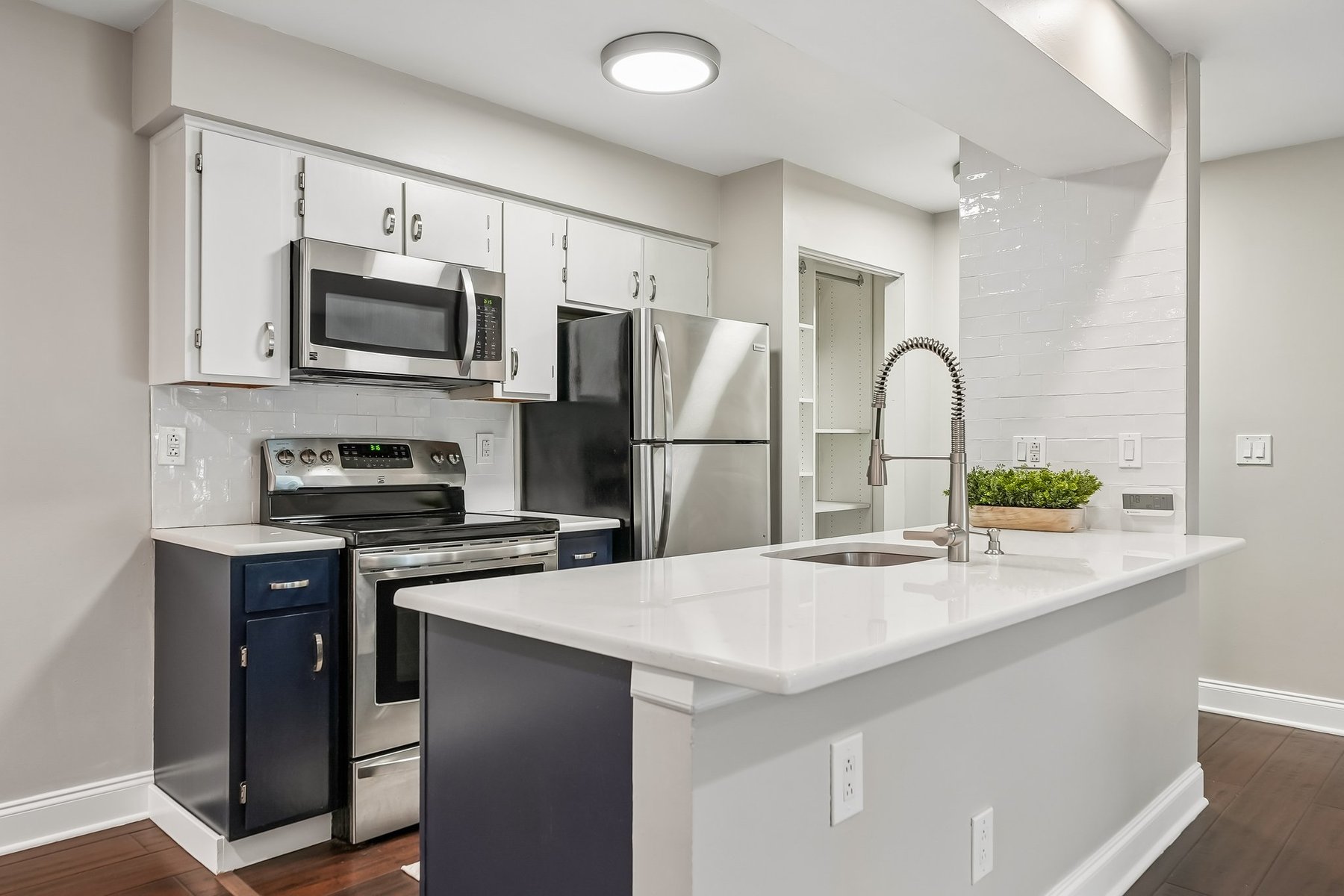  ?Trendmaker Homes North? Beautifully Updated One Floor Condominum - 物件實景