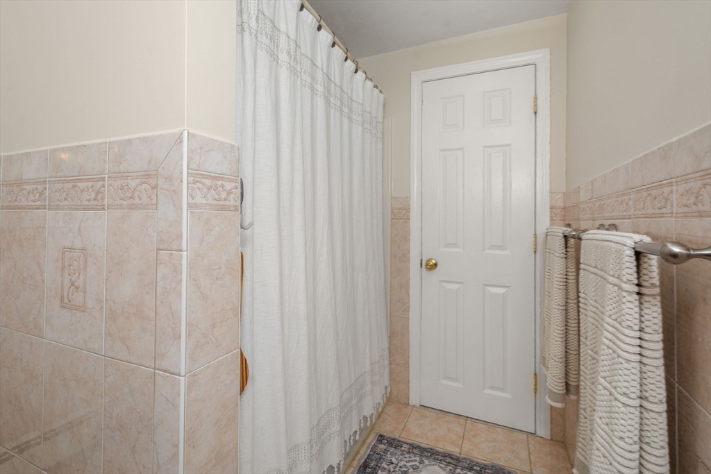 Holden, Massachusetts, 01520, United States, 4 Bedrooms Bedrooms, ,3 BathroomsBathrooms,Residential,For Sale,1948206