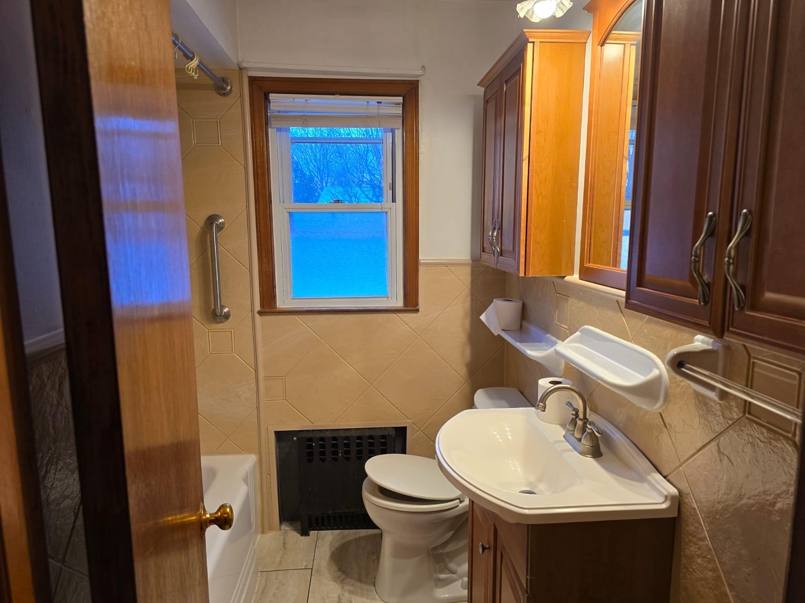 Little Ferry, New Jersey, 07643, United States, 7 Bedrooms Bedrooms, ,2 BathroomsBathrooms,Residential,For Sale,2006023