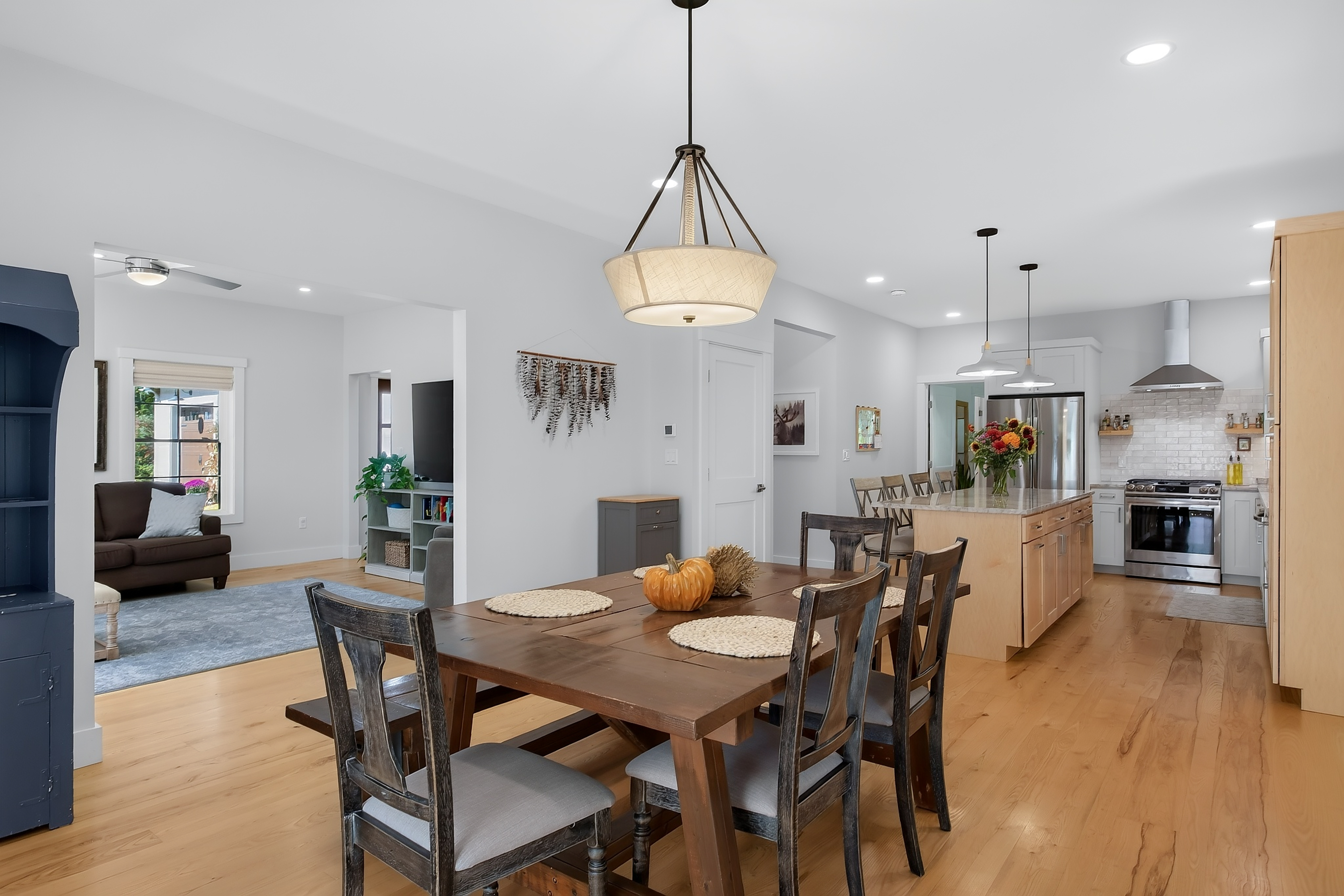  2022 Custom Craftsman: Main-Level Living, In-Law Suite, & Mountain Proximity - 物件實景