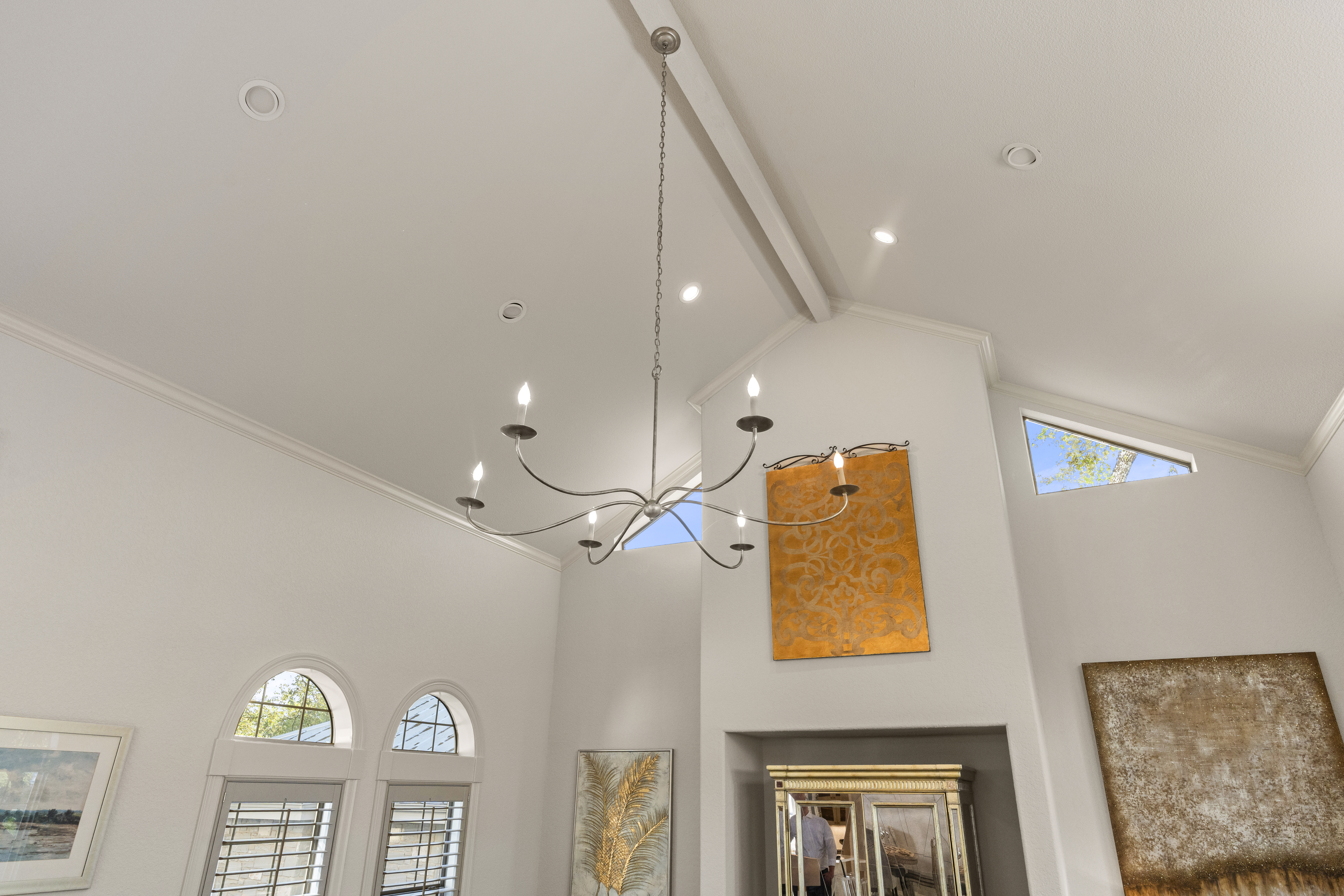  Updated Home with Captivating Interior Features - 物件實景