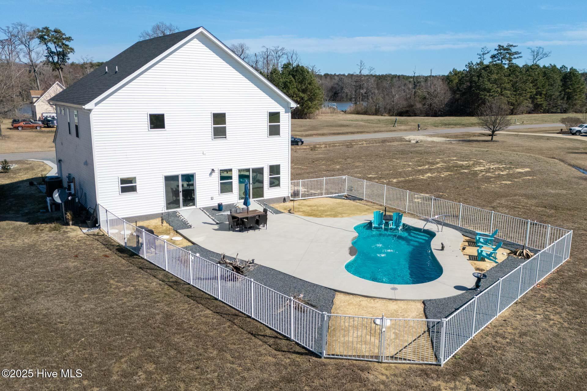 Elizabeth City, North Carolina, 27909, United States, 4 Bedrooms Bedrooms, ,3 BathroomsBathrooms,Residential,For Sale,1729027