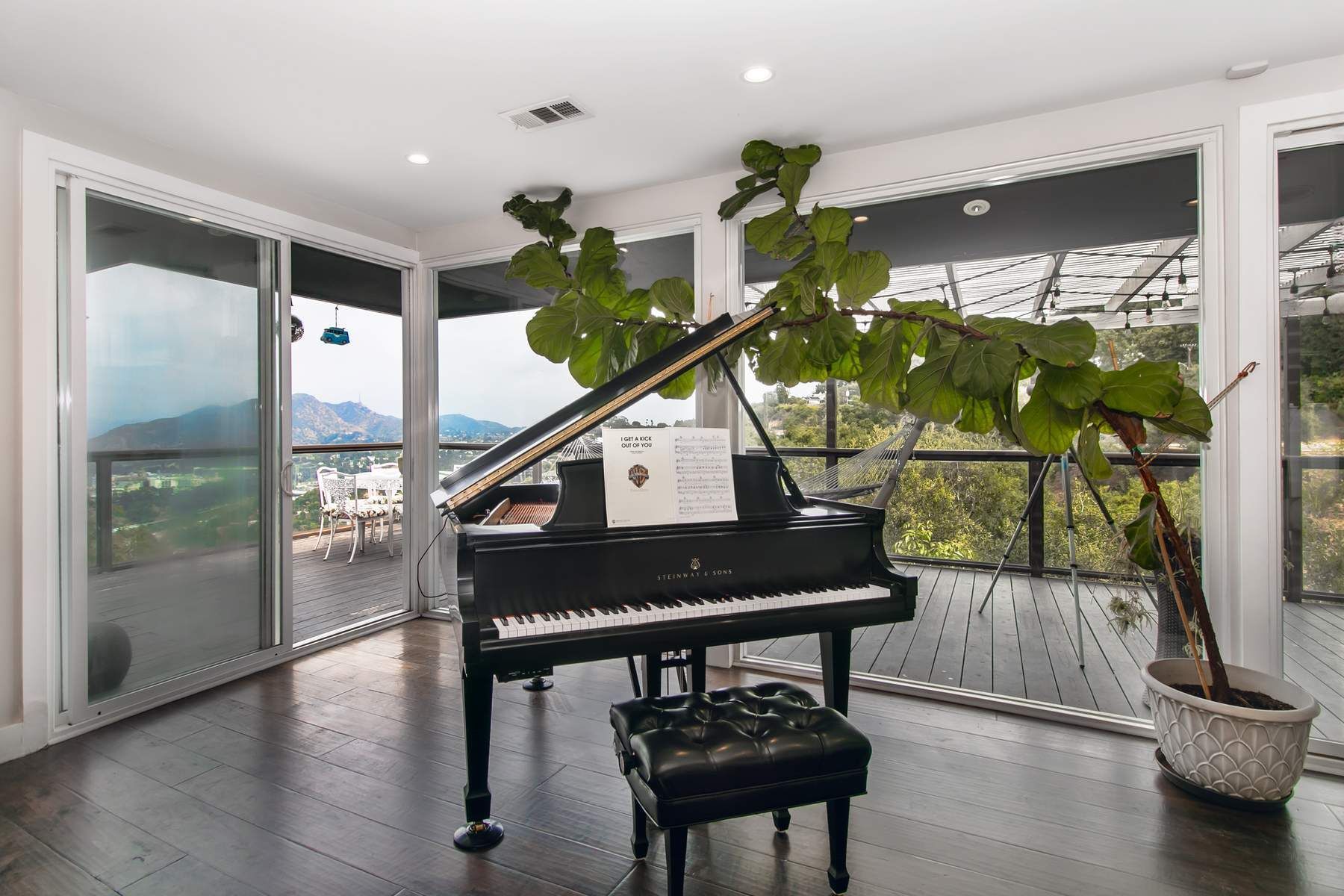  3200 Wrightwood Dr - 物件實景