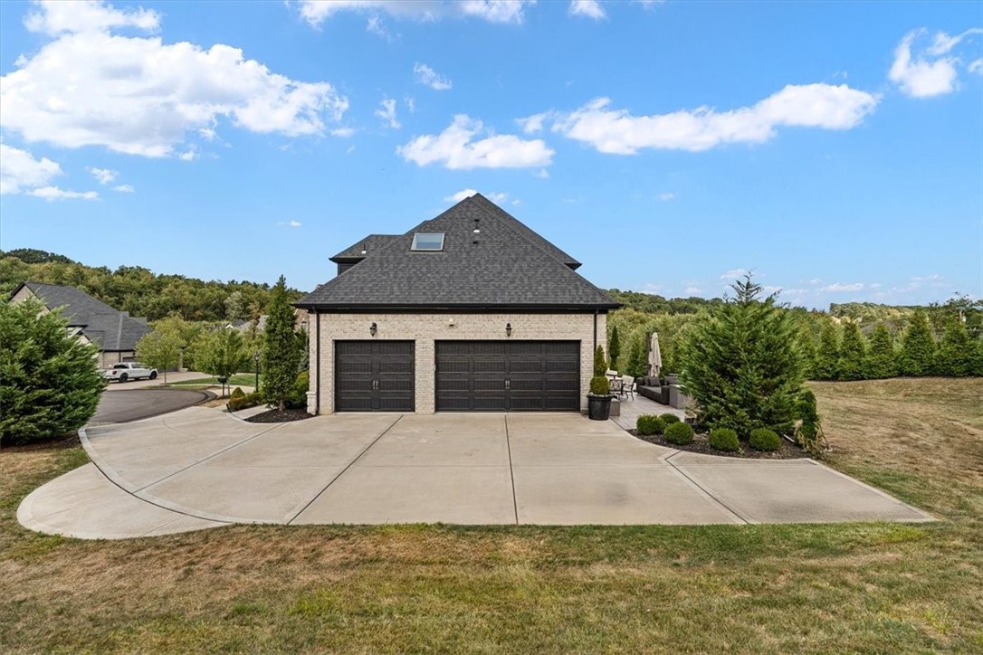 Cranberry Twp, Pennsylvania, 16066, United States, 4 Bedrooms Bedrooms, ,5 BathroomsBathrooms,Residential,For Sale,1940441