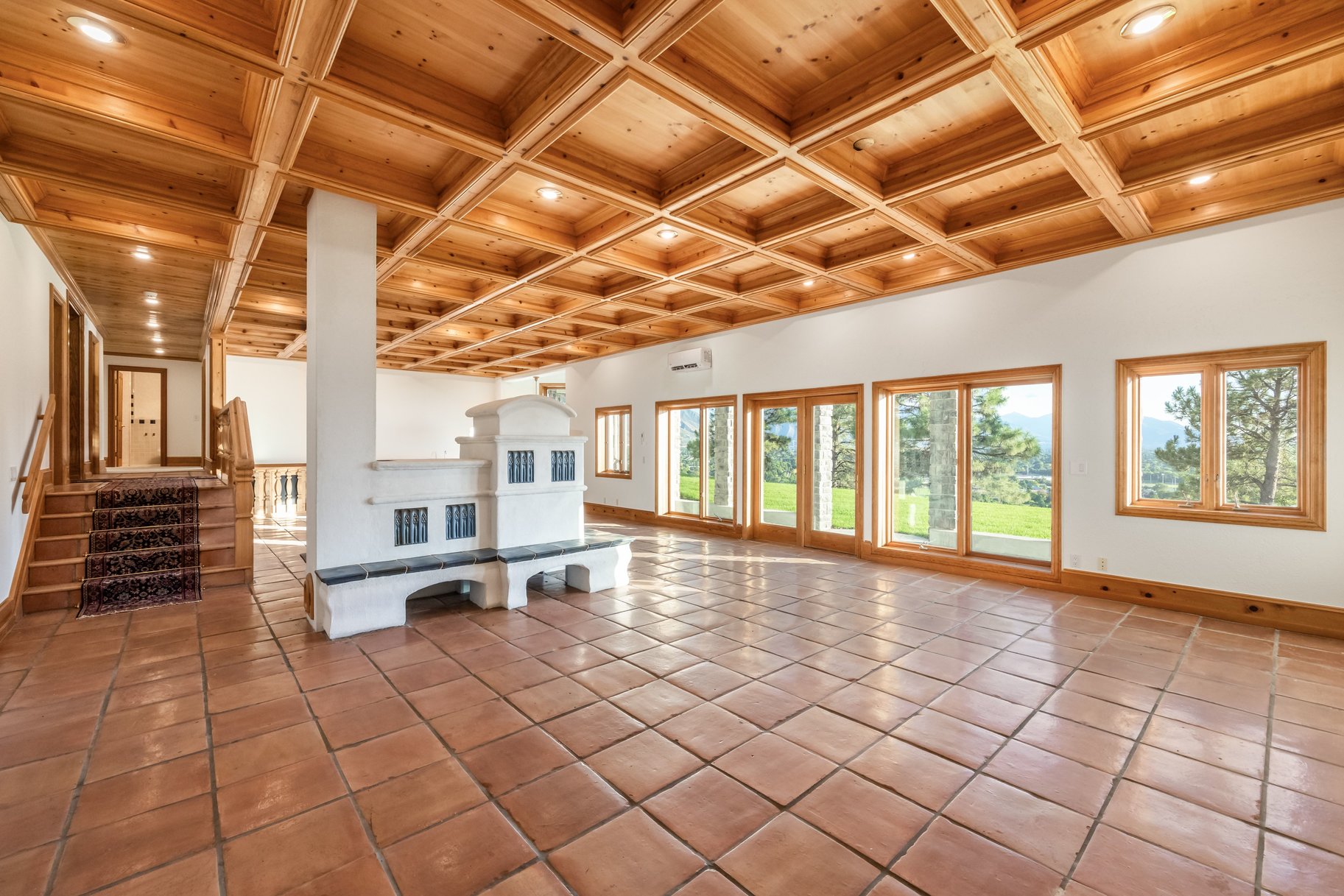  European Estate with Huge Views of the Valley - 物件實景