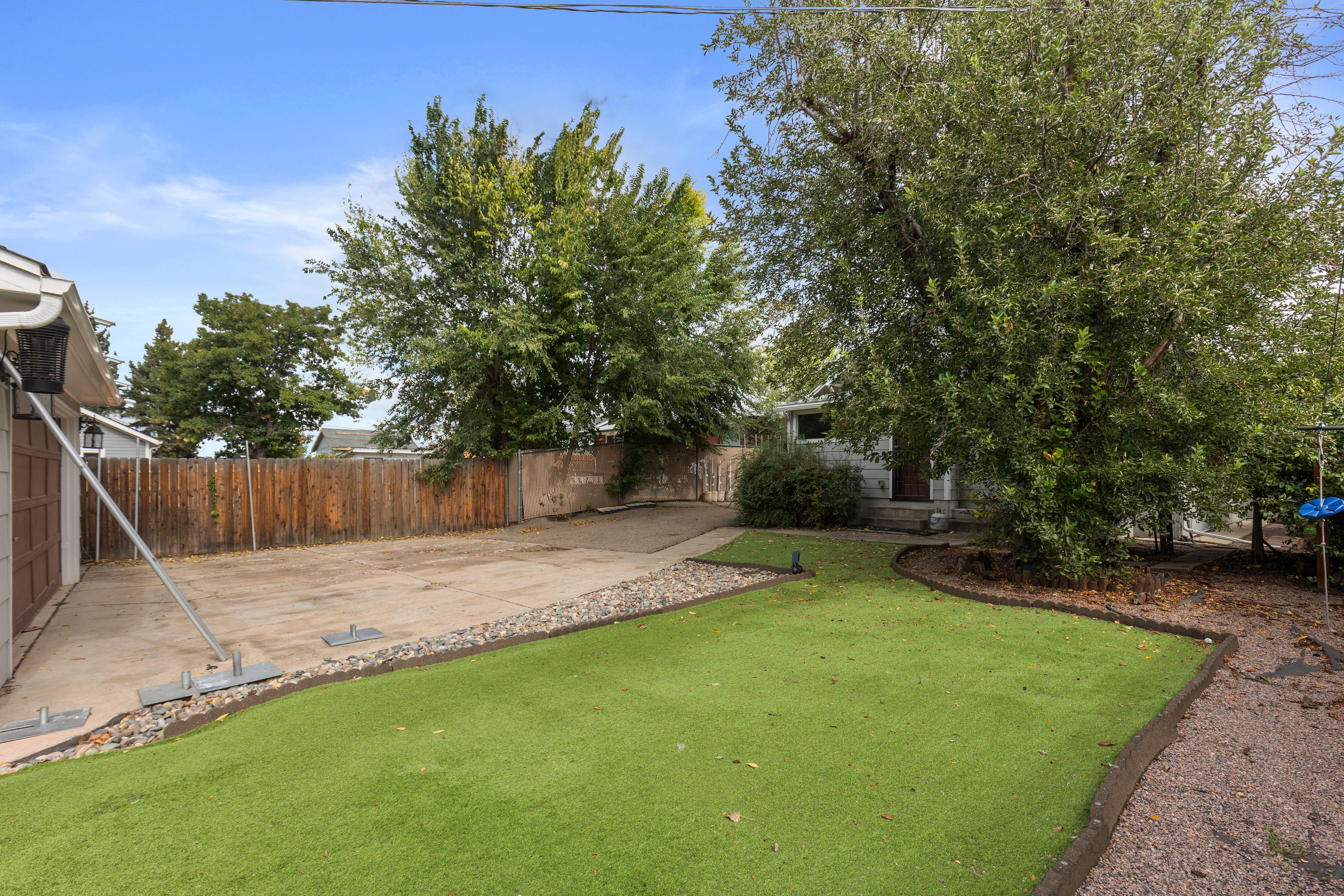  Wheat Ridge Home with Detached Garage and Flexible Upper Suite - 物件實景