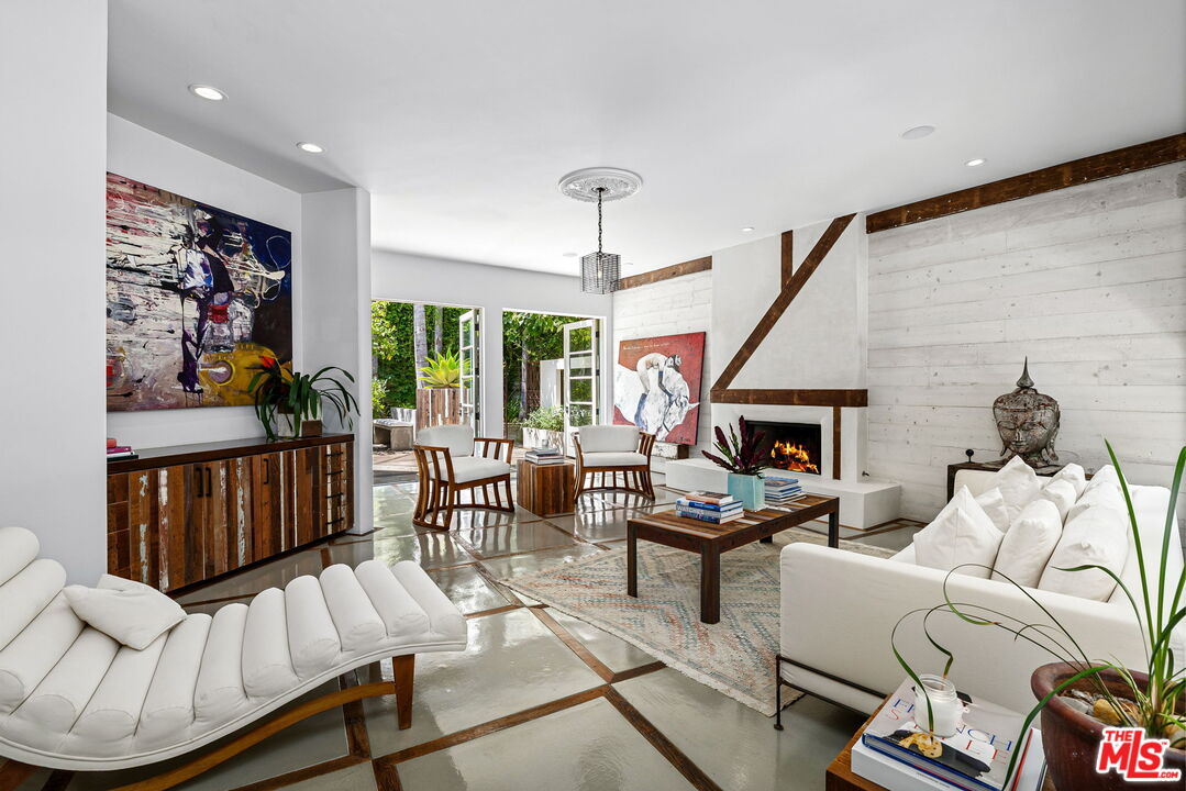Los Angeles, California, 90069, United States, 4 Bedrooms Bedrooms, ,4 BathroomsBathrooms,Residential,For Sale,1911596