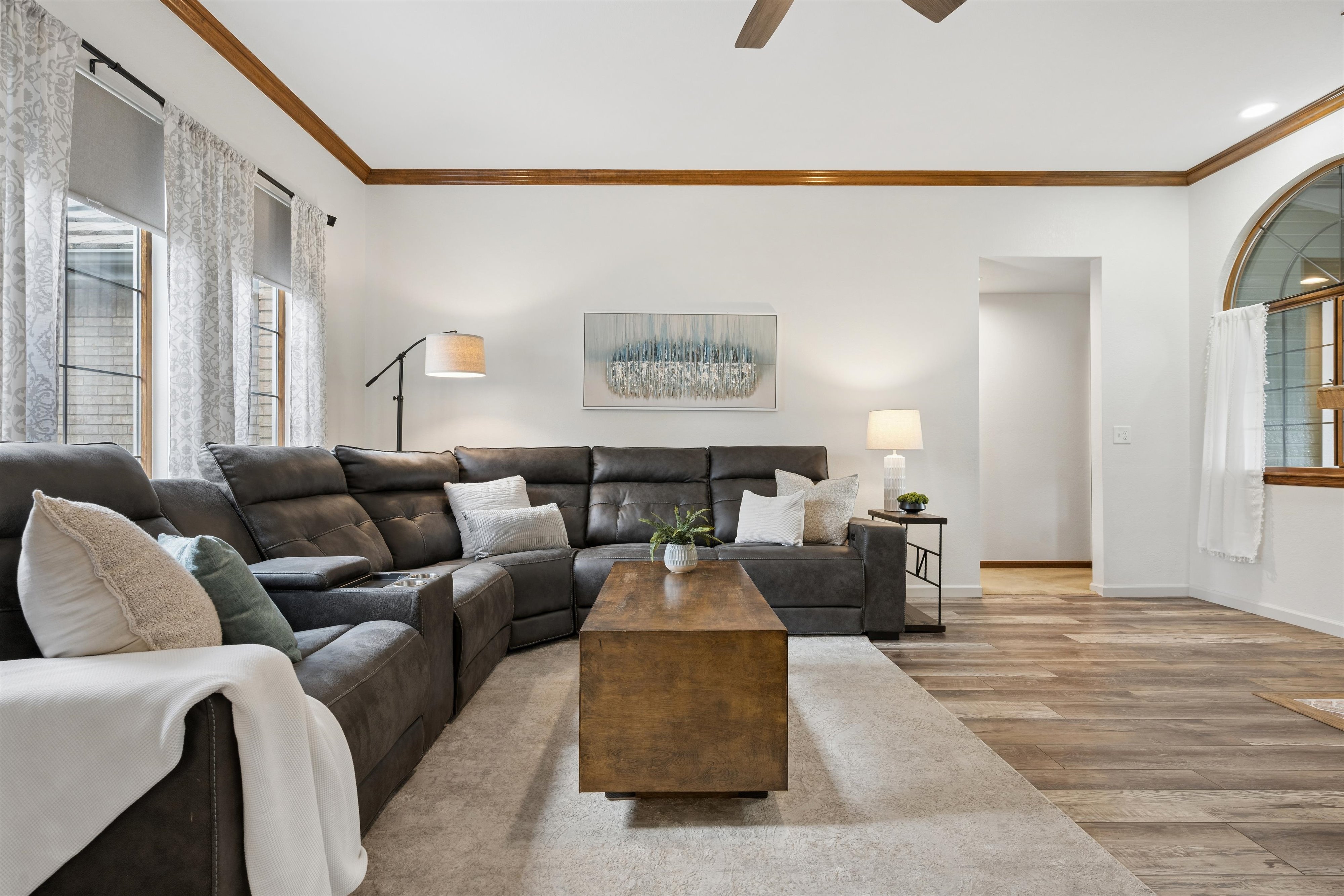  Thoughtfully Updated and Beautifully Maintained Ranch-Style Residence - 物件實景