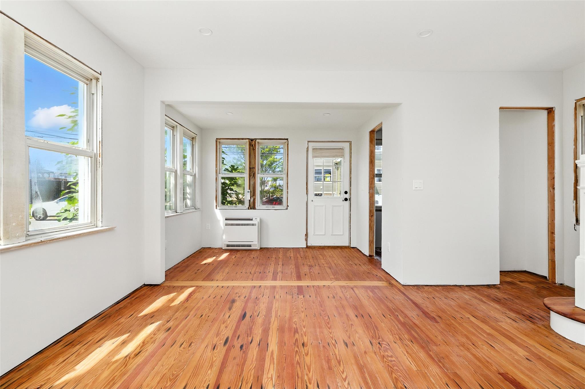 Seaford, New York, 11783, United States, 3 Bedrooms Bedrooms, ,2 BathroomsBathrooms,Residential,For Sale,1908312