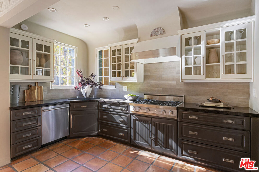 Los Angeles, California, 90065, United States, 5 Bedrooms Bedrooms, ,5 BathroomsBathrooms,Residential,For Sale,1987720