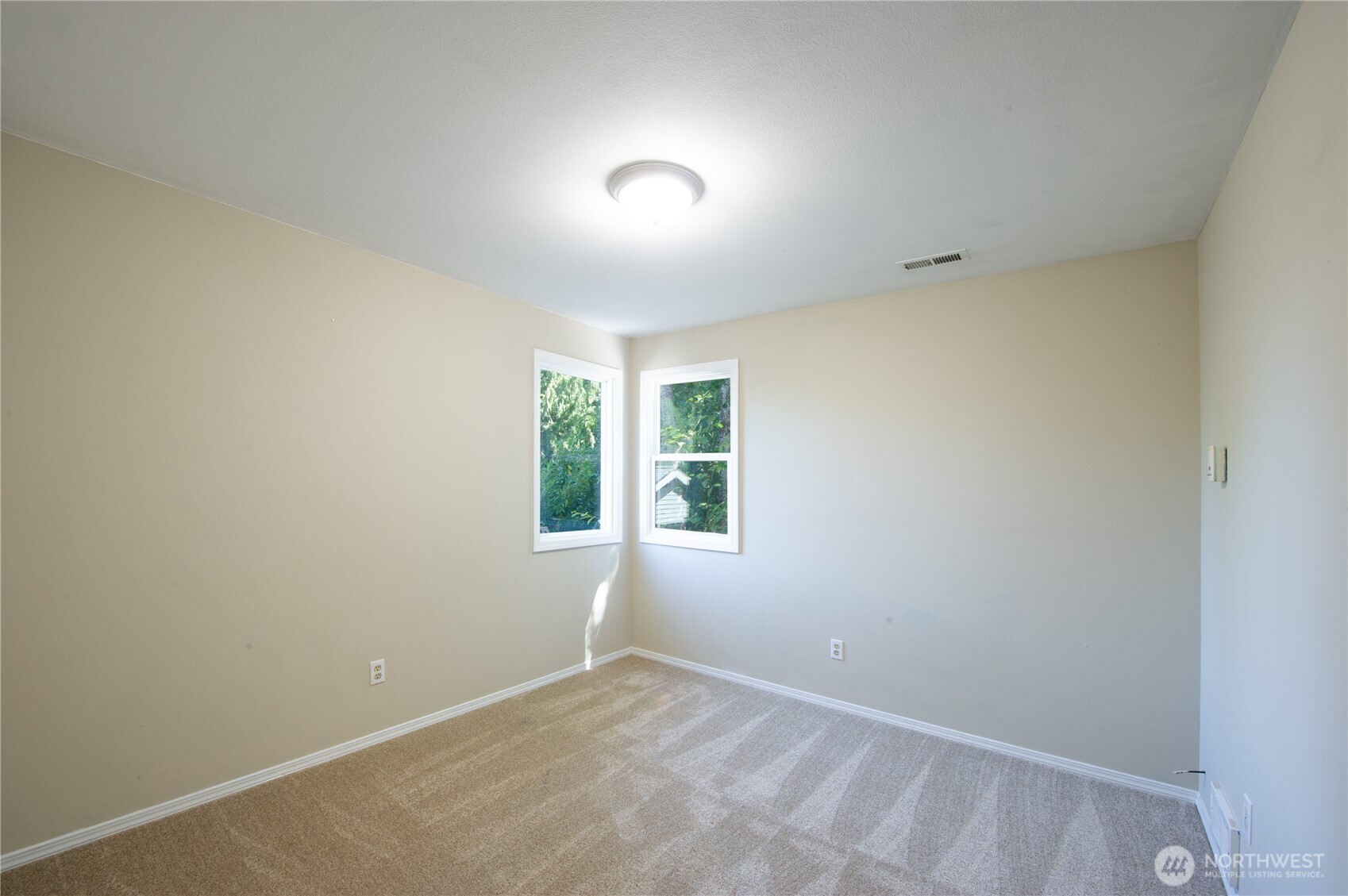 Everett, Washington, 98208, United States, 4 Bedrooms Bedrooms, ,3 BathroomsBathrooms,Residential,For Sale,1920302