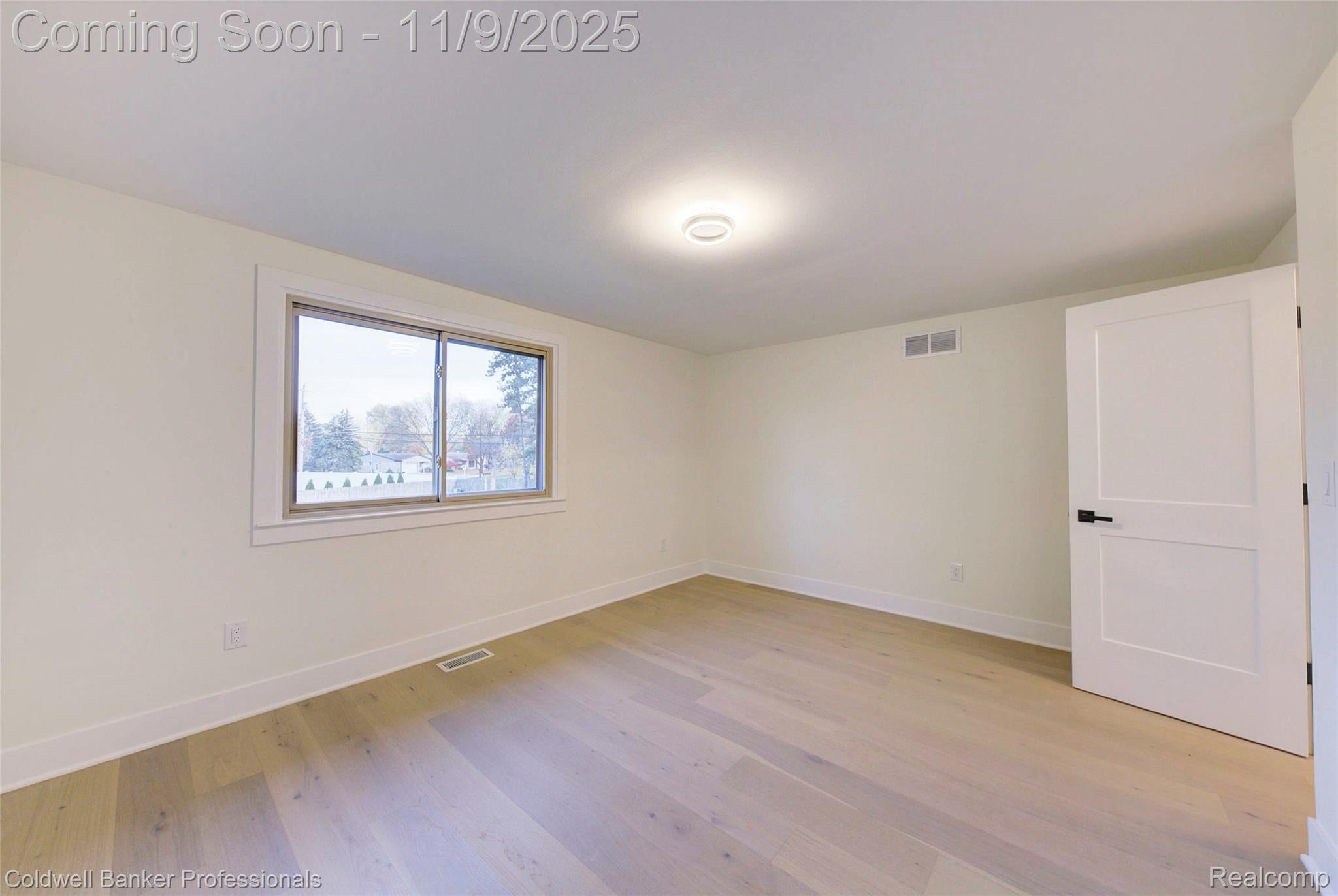 Troy, Michigan, 48085, United States, 4 Bedrooms Bedrooms, ,2 BathroomsBathrooms,Residential,For Sale,1989080