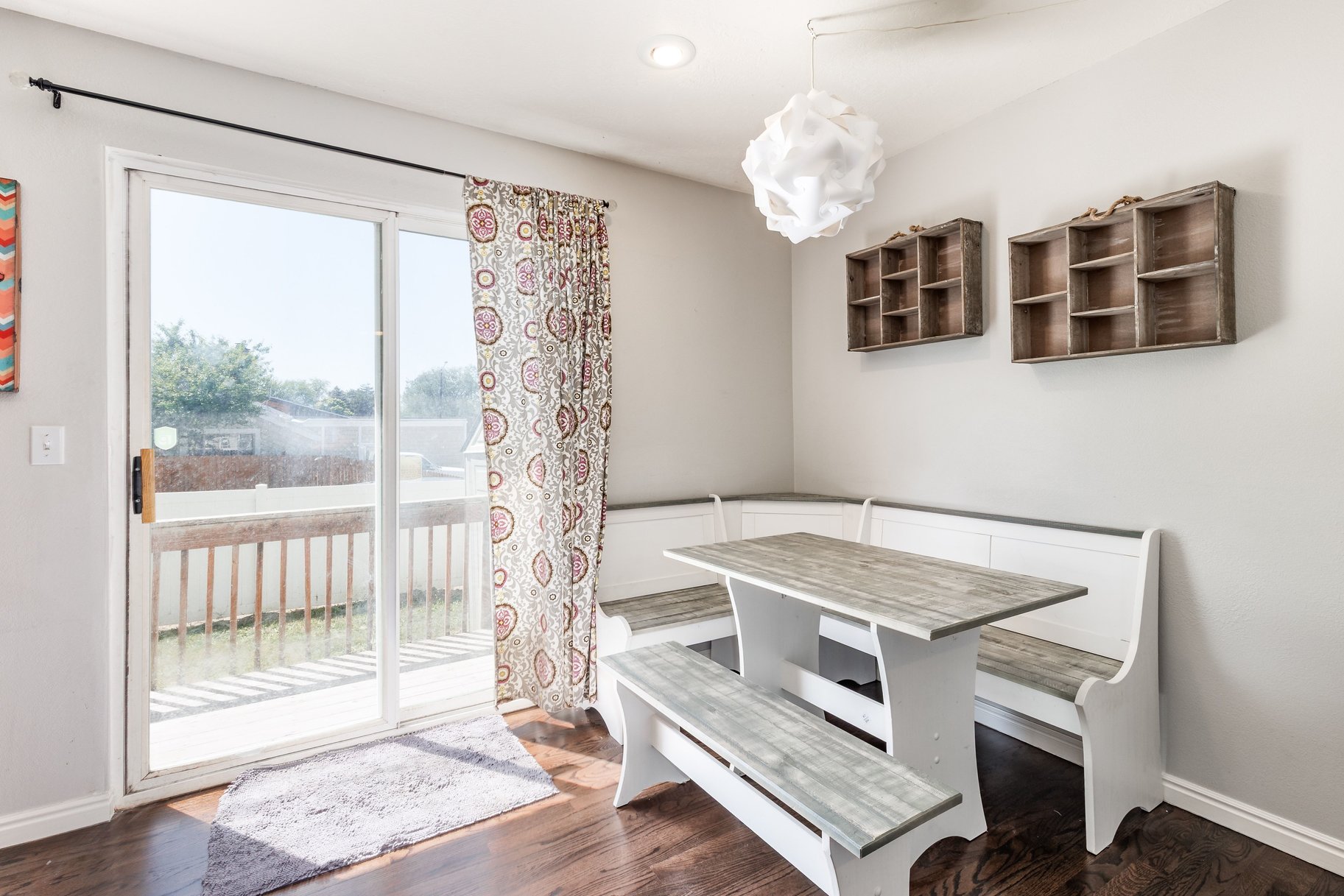  Your Perfect Townhome: Spacious Layout, Finished Basement & Relaxing Back Patio - 物件實景