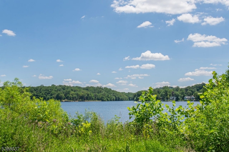 Pompton Lakes Boro, New Jersey, 07442, United States, 3 Bedrooms Bedrooms, ,3 BathroomsBathrooms,Residential,For Sale,1875678