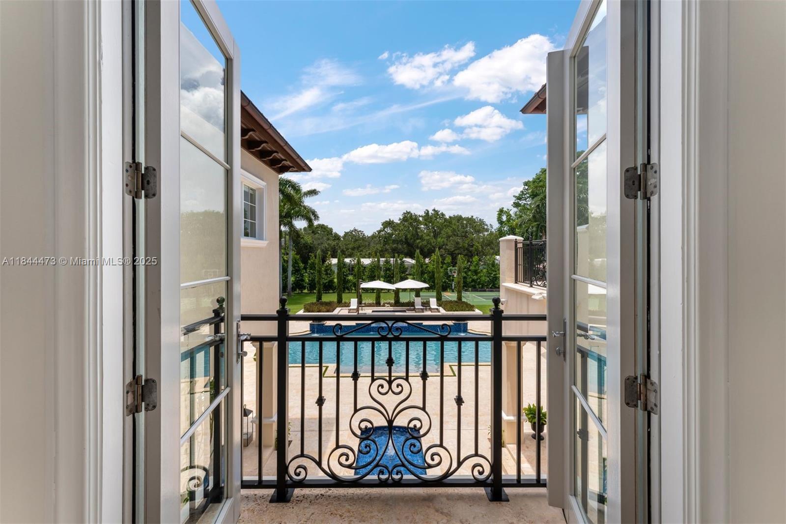 Miami, Florida, 33143, United States, 7 Bedrooms Bedrooms, ,10 BathroomsBathrooms,Residential,For Sale,1927451