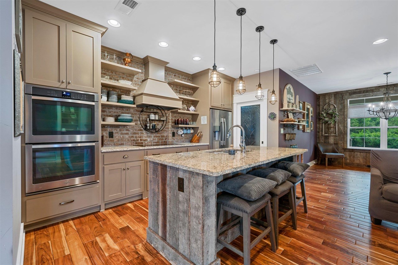 Franklin, Kentucky, 42134, United States, 6 Bedrooms Bedrooms, ,3 BathroomsBathrooms,Residential,For Sale,2002966