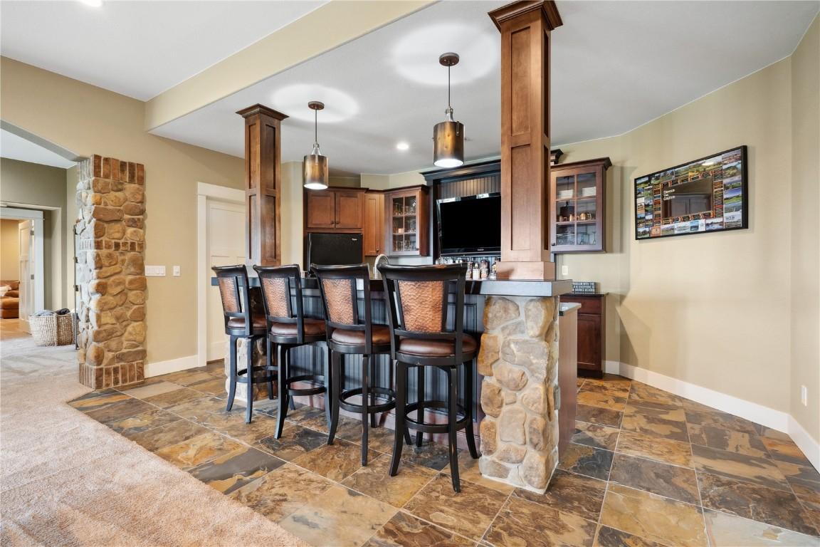 Vinton, Iowa, 52349, United States, 5 Bedrooms Bedrooms, ,6 BathroomsBathrooms,Residential,For Sale,1980405