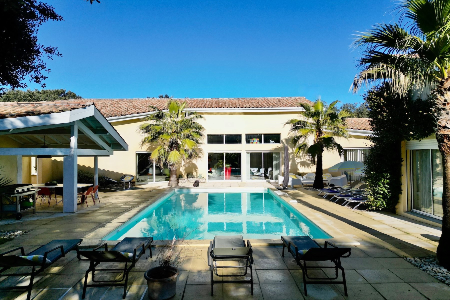  Renovated Contemporary California-Style Villa – Exceptional Features - 物件實景