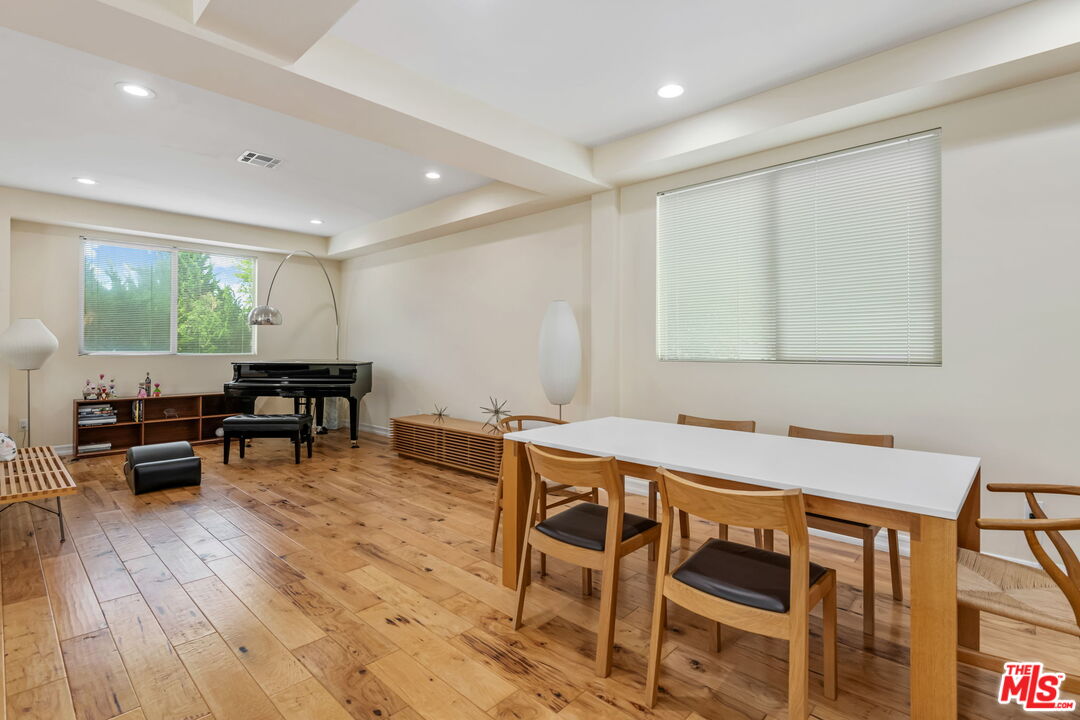 Los Angeles, California, 90025, United States, 6 Bedrooms Bedrooms, ,Residential,For Sale,1932013