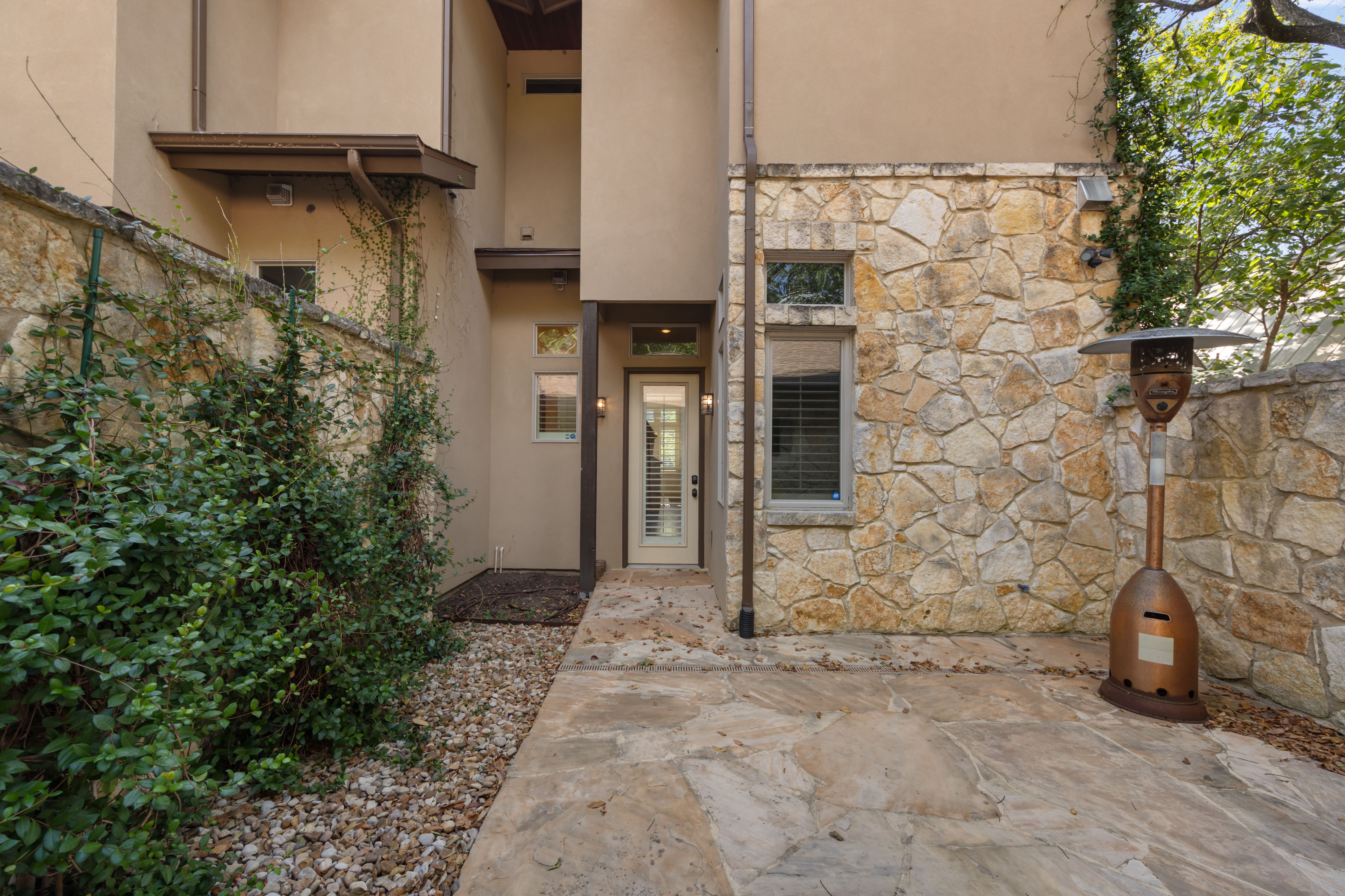  Refined Barton Hills Living  Private Garage  Exceptional 78704 Location - 物件實景
