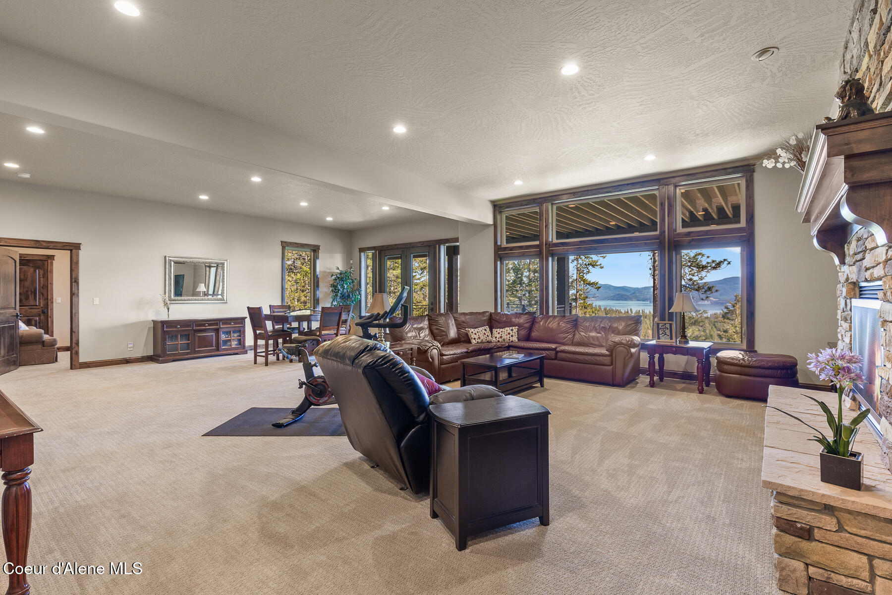 Coeur d'Alene, Idaho, 83814, United States, 5 Bedrooms Bedrooms, ,5 BathroomsBathrooms,Residential,For Sale,2014793