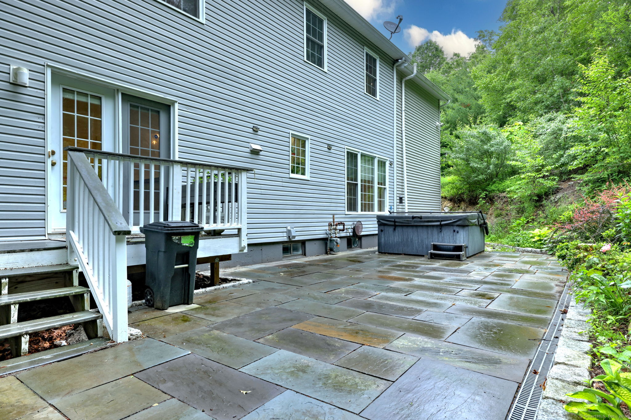 Newtown, Connecticut, 06470, United States, 5 Bedrooms Bedrooms, ,5 BathroomsBathrooms,Residential,For Sale,1907241
