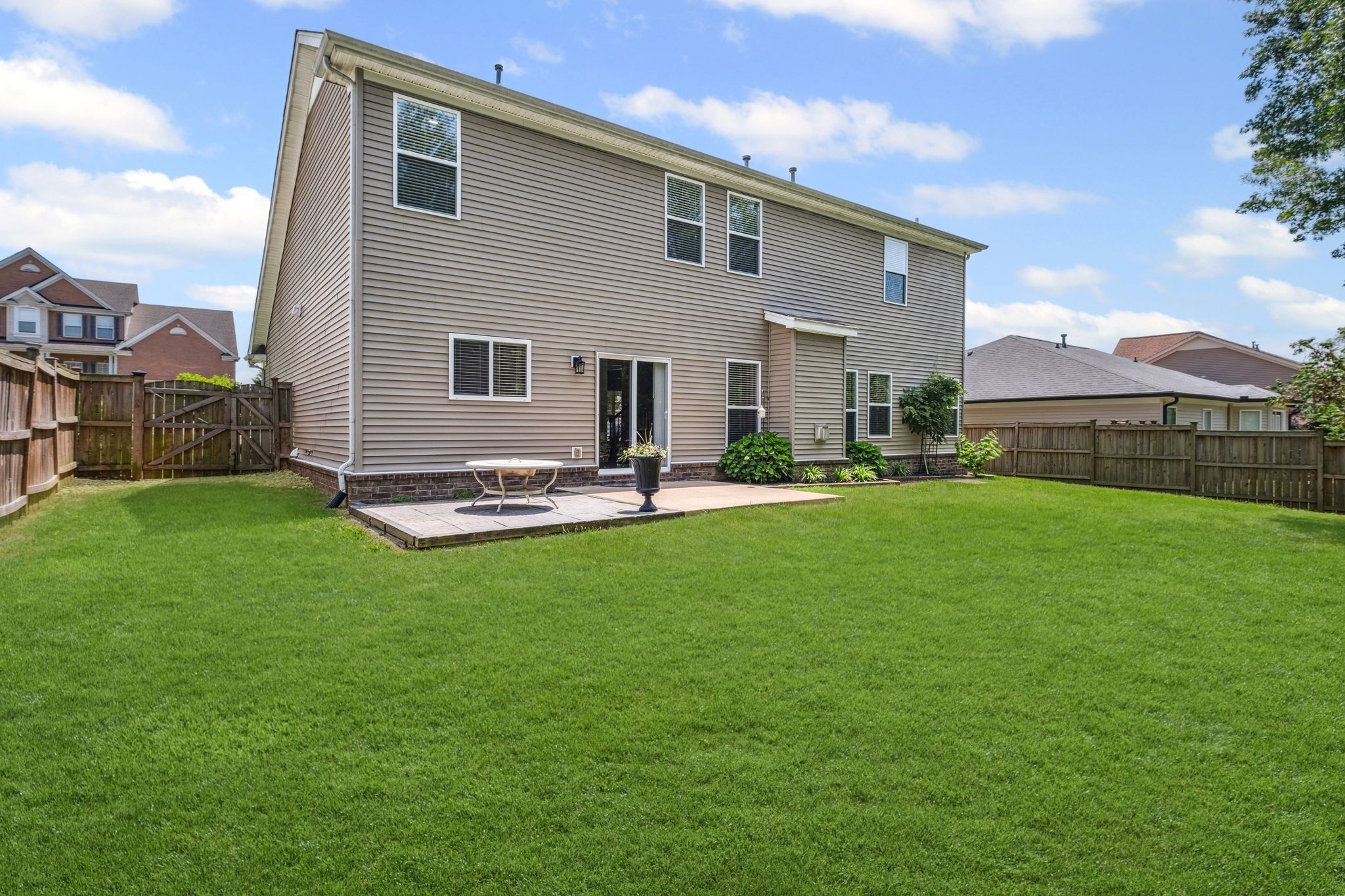 Hendersonville, Tennessee, 37075, United States, 4 Bedrooms Bedrooms, ,3 BathroomsBathrooms,Residential,For Sale,1819324