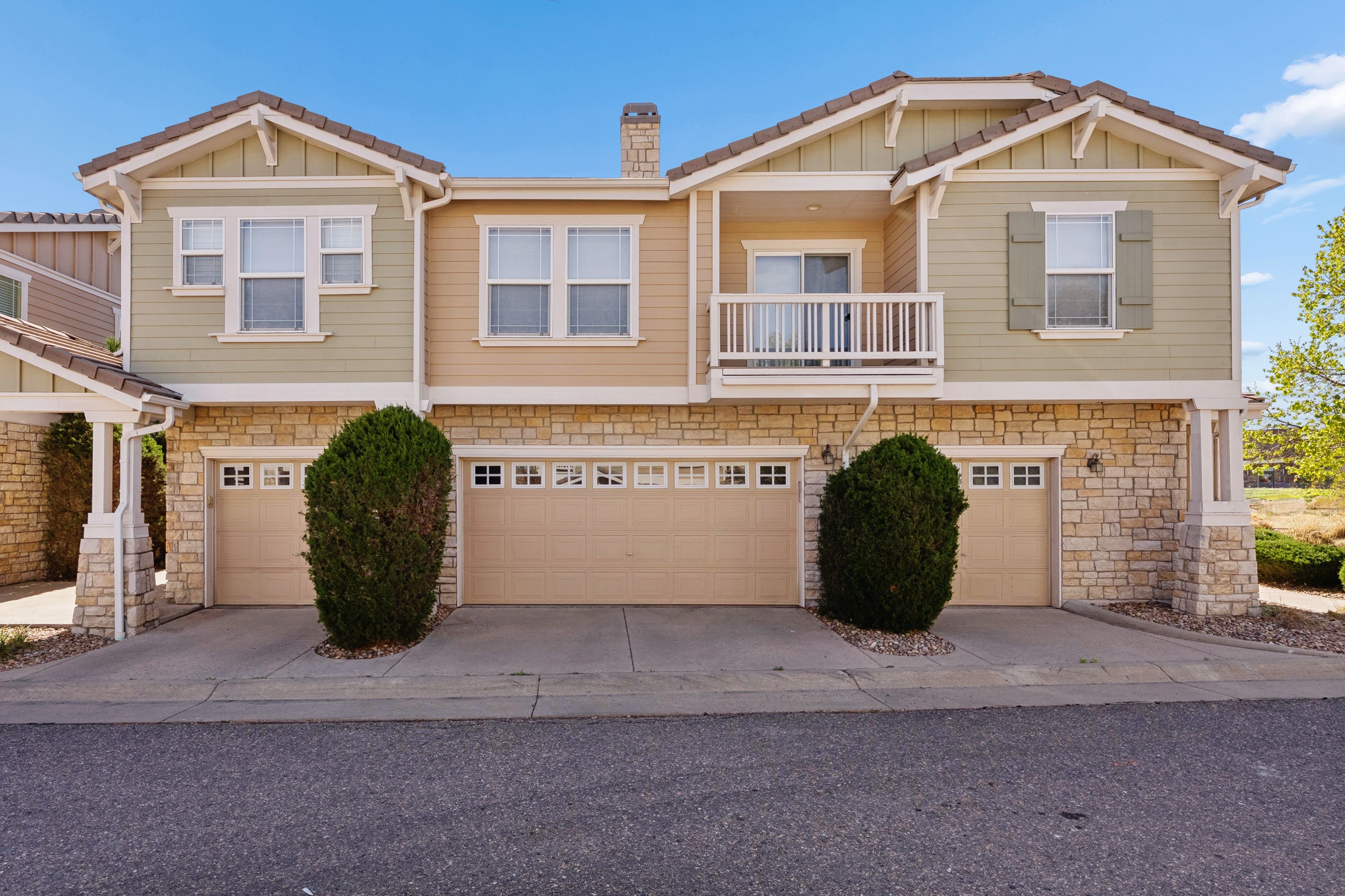  Maintenance-free, Updated Townhome In Prime Location - 物件實景