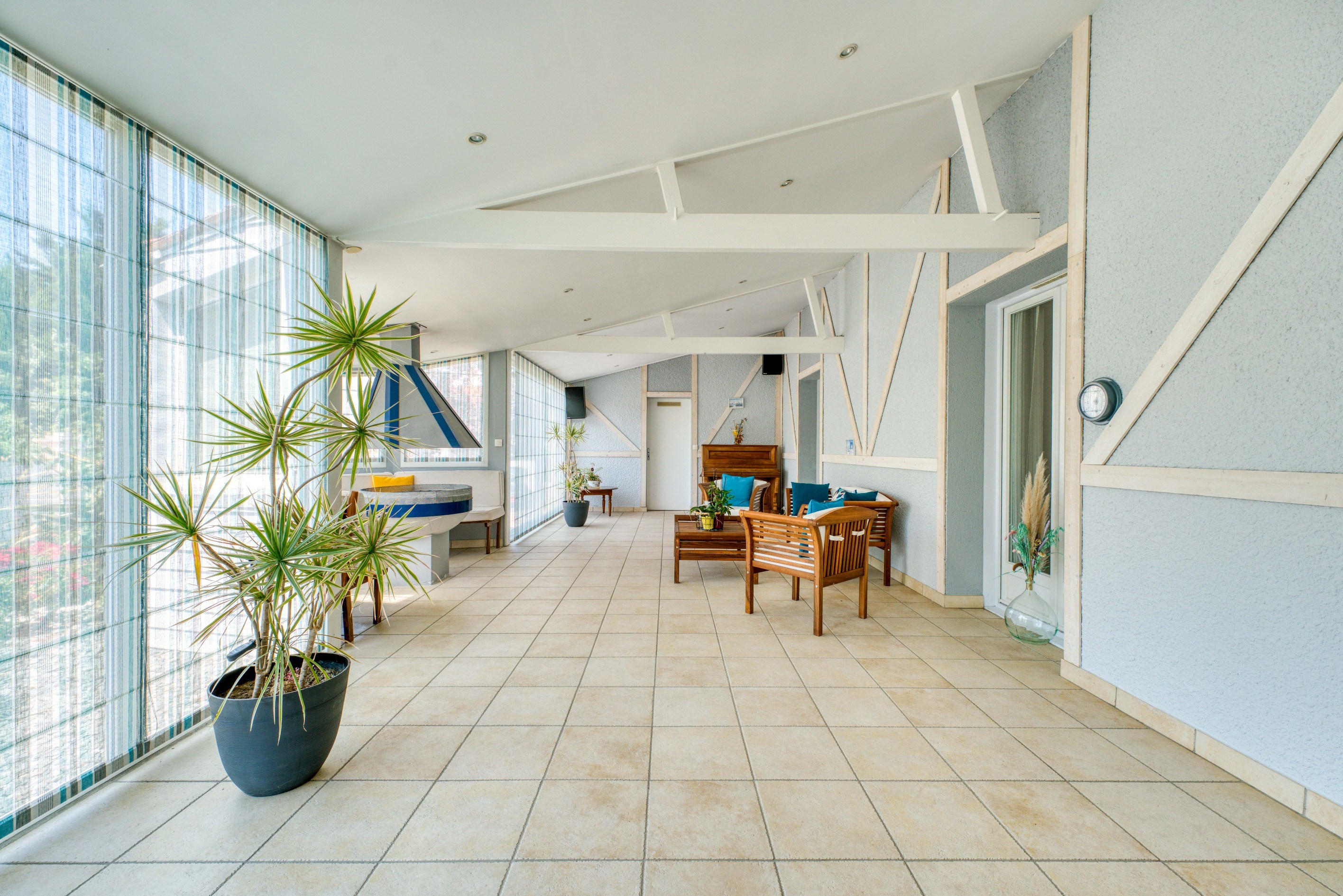  Spacious Family Home with Pool, Large Private Grounds and Independent Guest Cot… - 物件實景