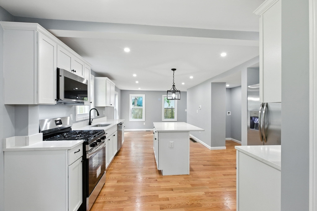 East Bridgewater, Massachusetts, 02333, United States, 3 Bedrooms Bedrooms, ,3 BathroomsBathrooms,Residential,For Sale,1943451