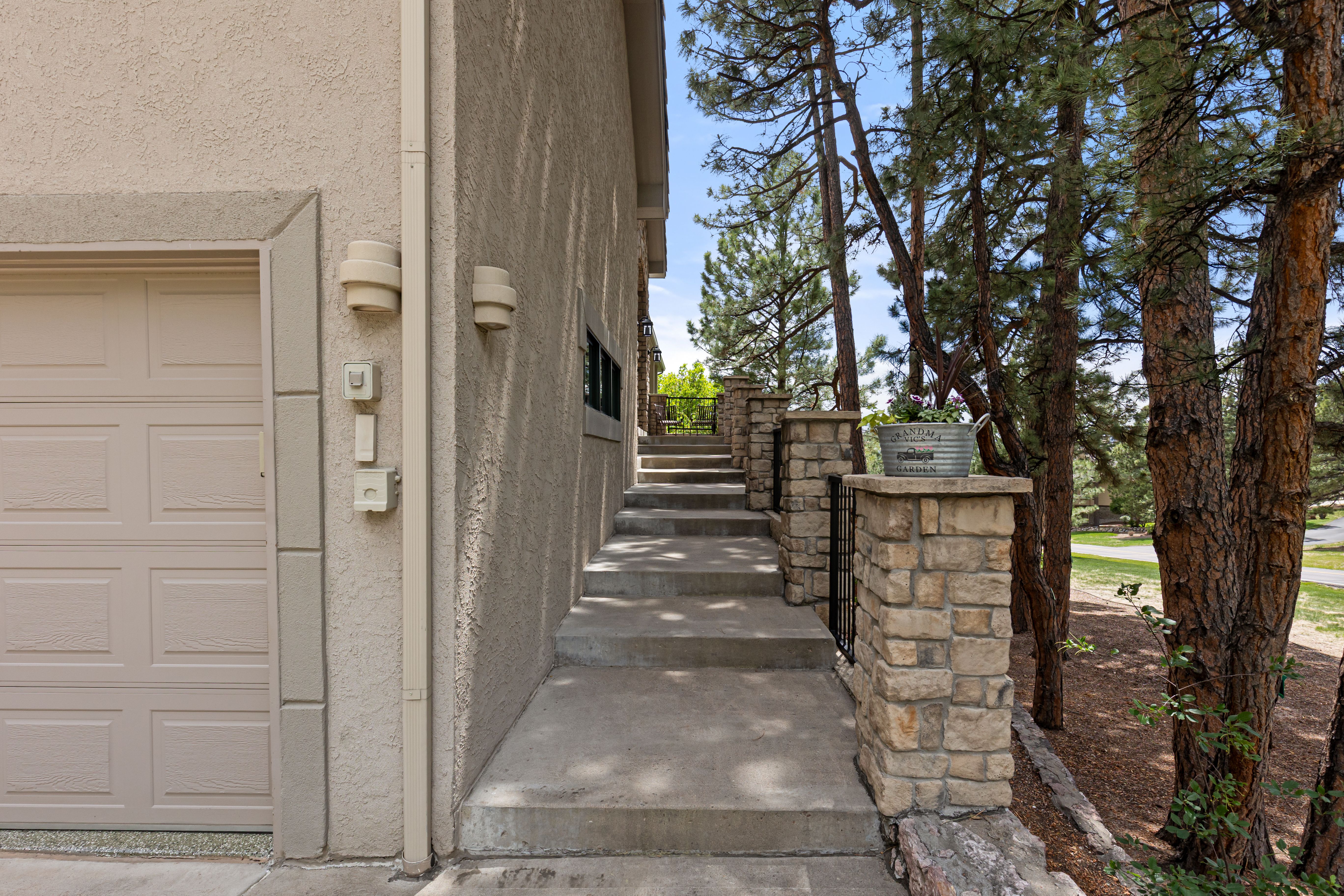  Tucked Within the Trees of Castle Pines Village - 物件實景