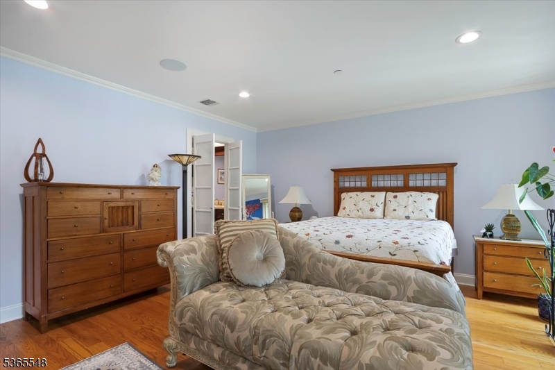 Teaneck, New Jersey, 07666, United States, 2 Bedrooms Bedrooms, ,3 BathroomsBathrooms,Residential,For Sale,1870844