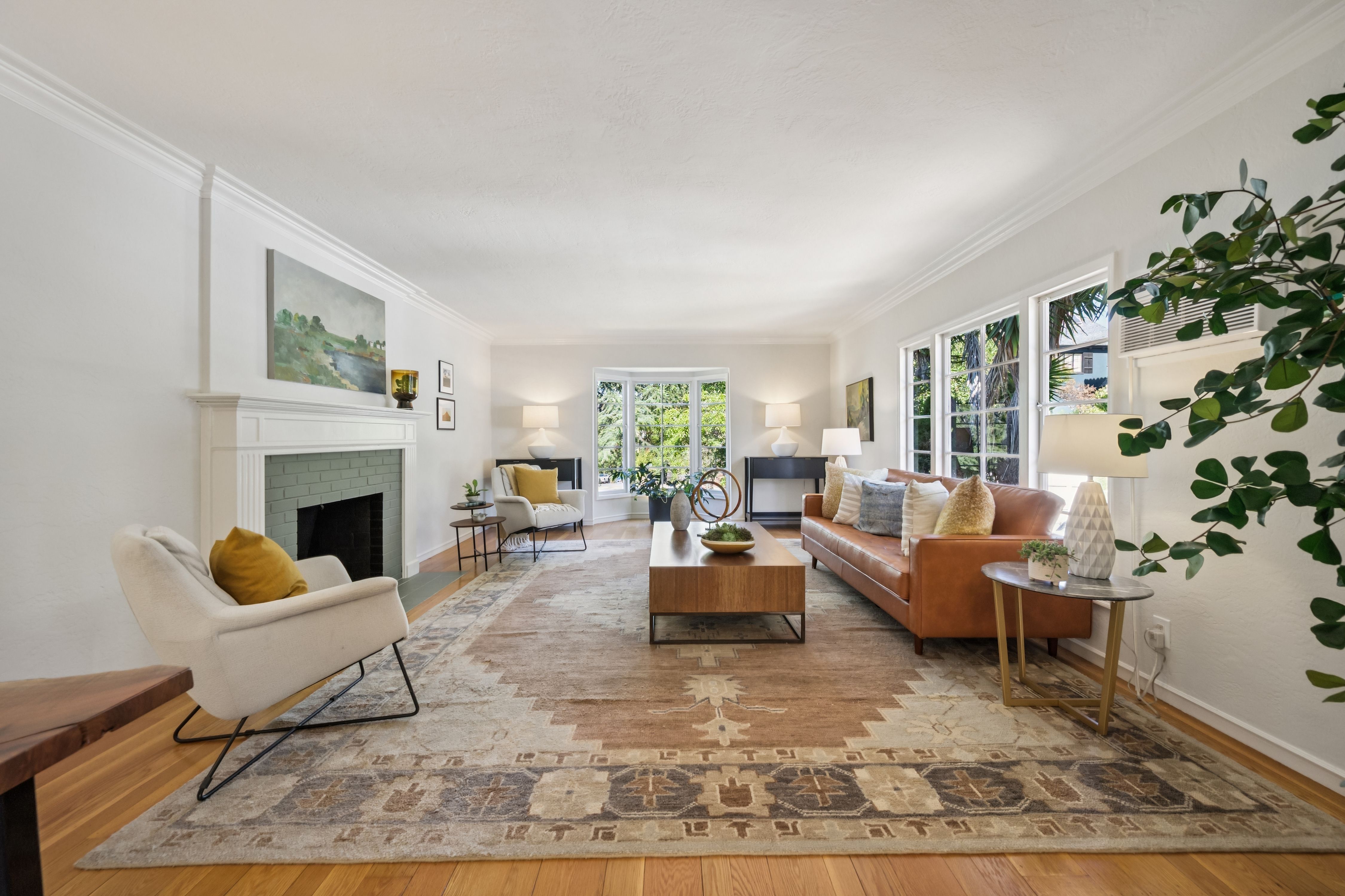  Spacious Corner-Lot Residence Offering Flexible Living Near Lake Merritt - 物件實景